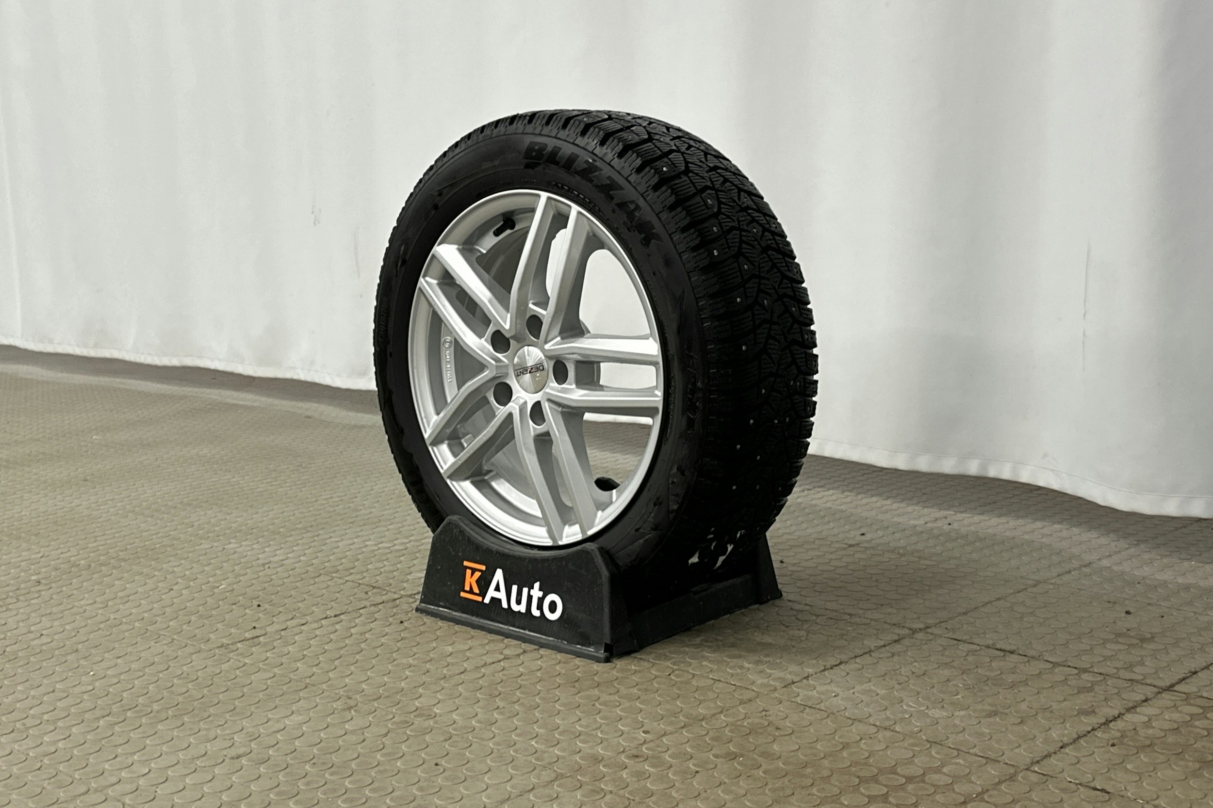valkoinen Audi A3 2023 kuva 13.
