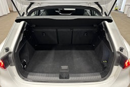 valkoinen Audi A3 2023 kuva 14.