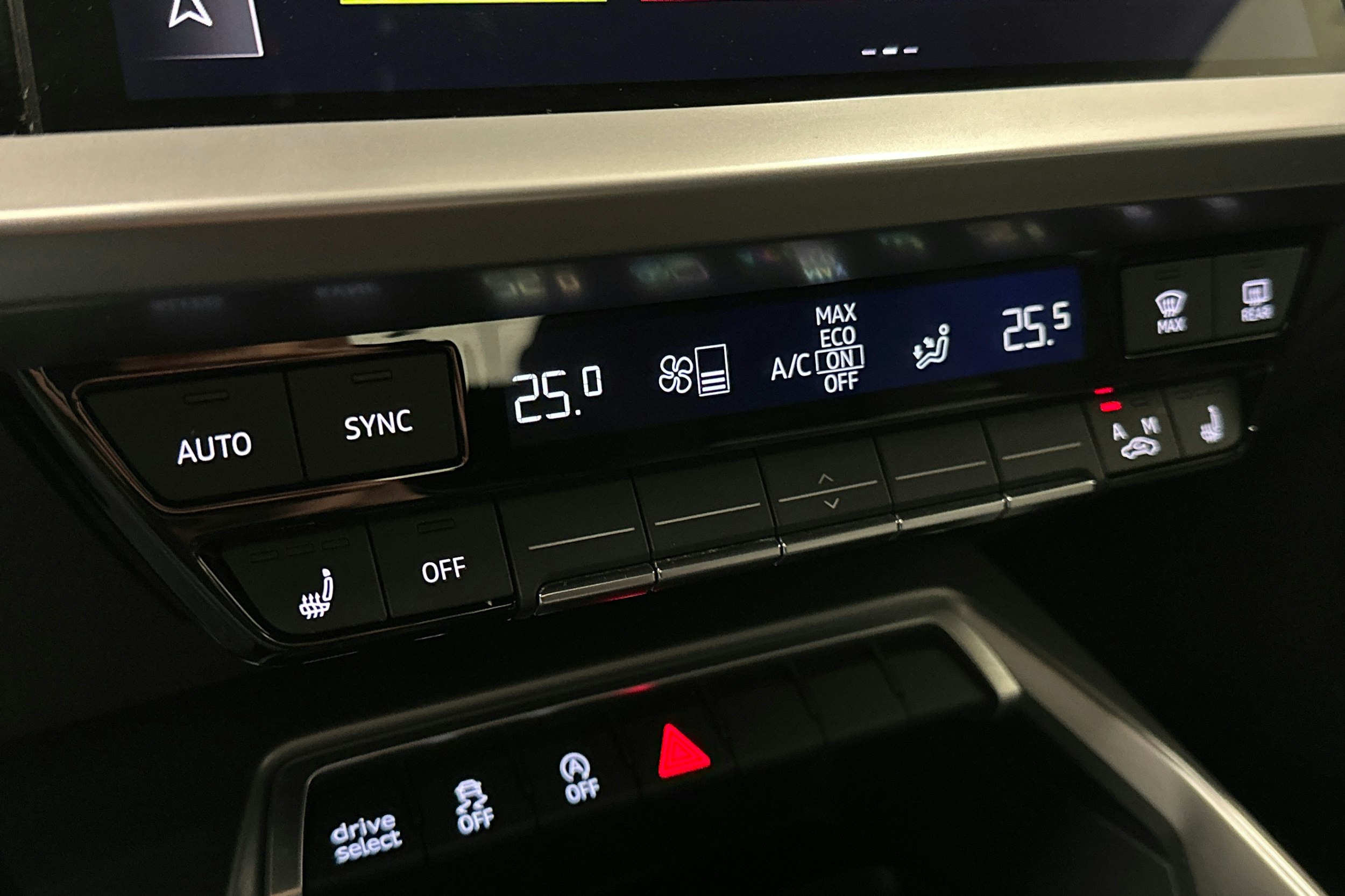 valkoinen Audi A3 2023 kuva 24.