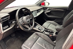 Punainen Audi A3 2023 kuva 7.