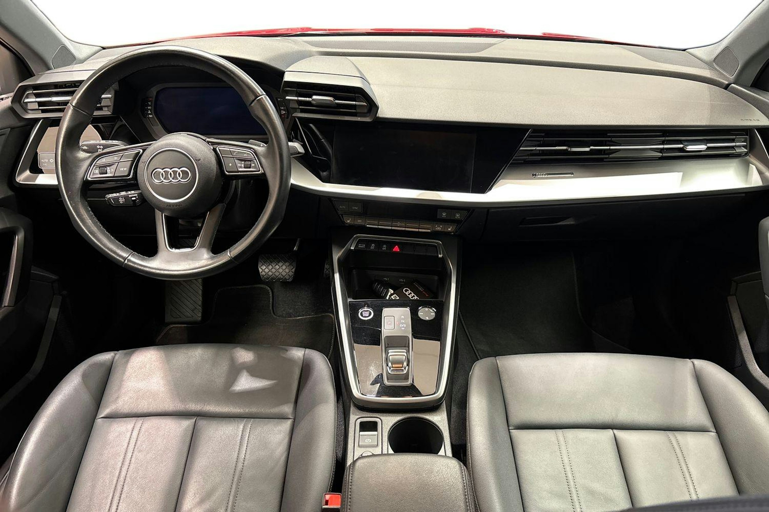 Punainen Audi A3 2023 kuva 9.