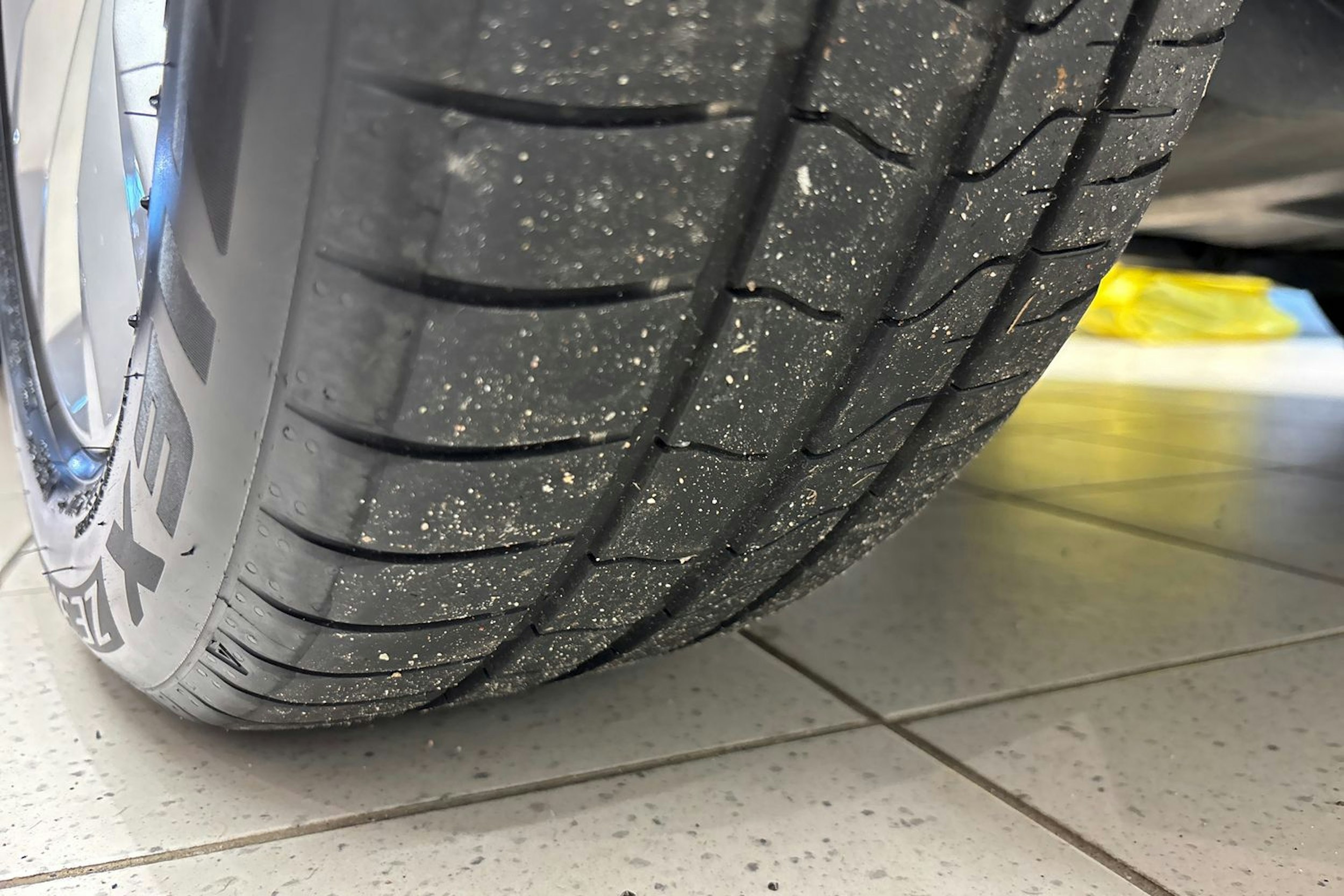 Punainen Audi A3 2023 kuva 13.