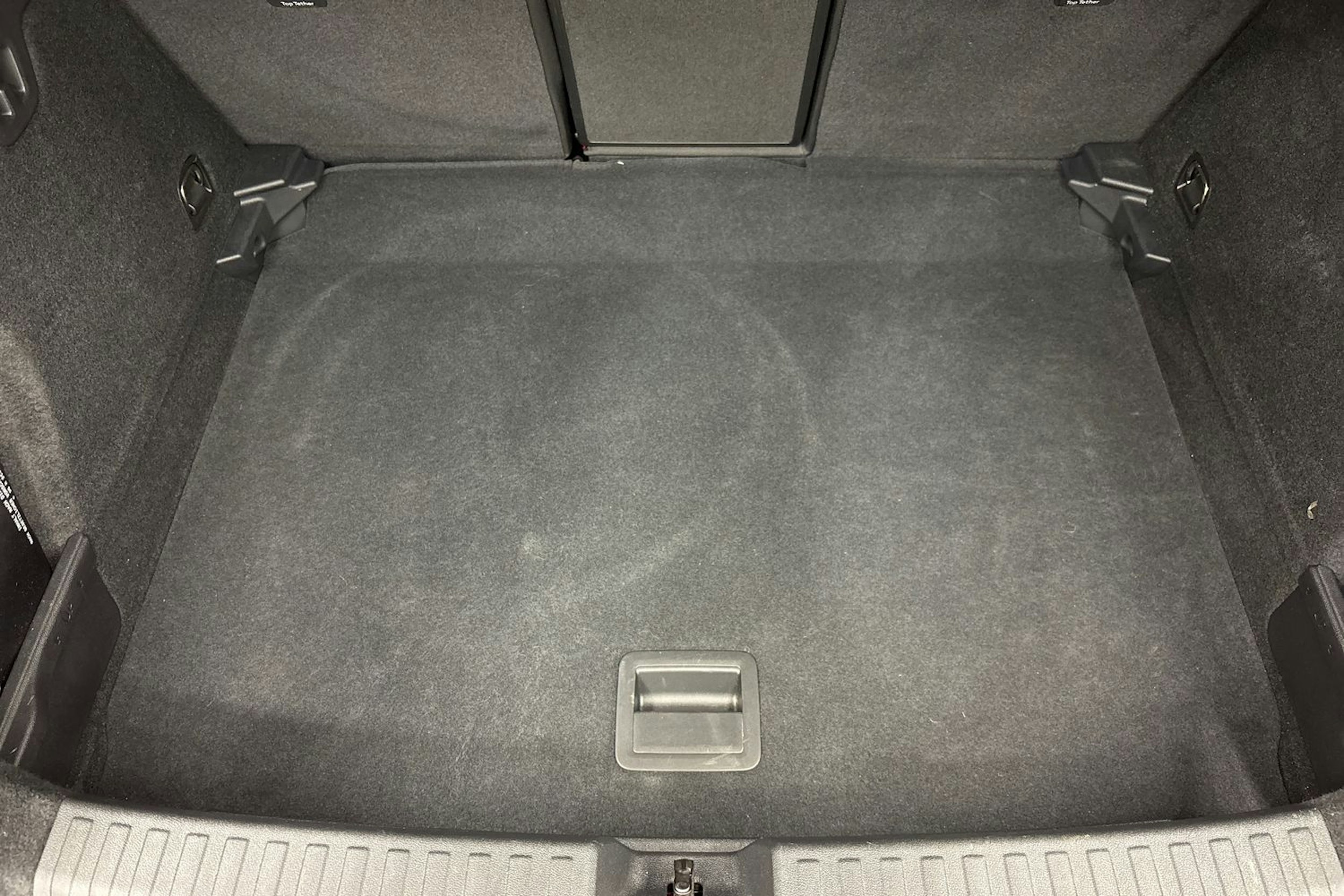 Punainen Audi A3 2023 kuva 18.