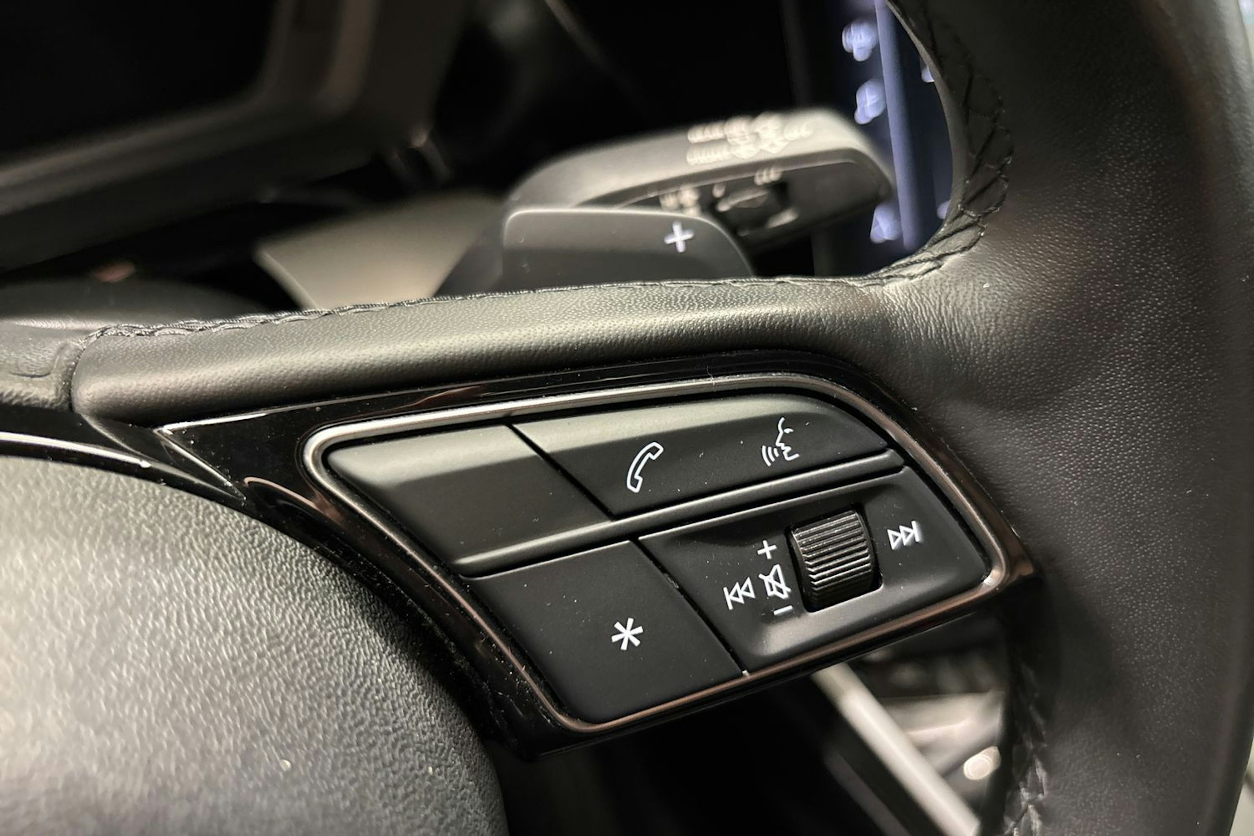 Punainen Audi A3 2023 kuva 27.