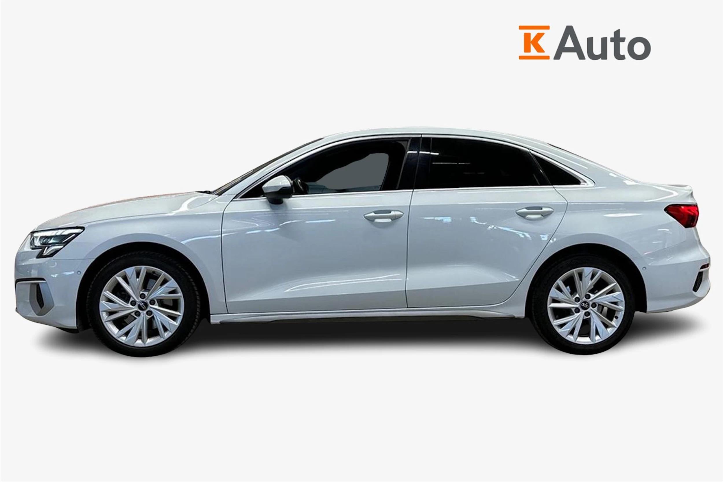 valkoinen Audi A3 2023 kuva 5.
