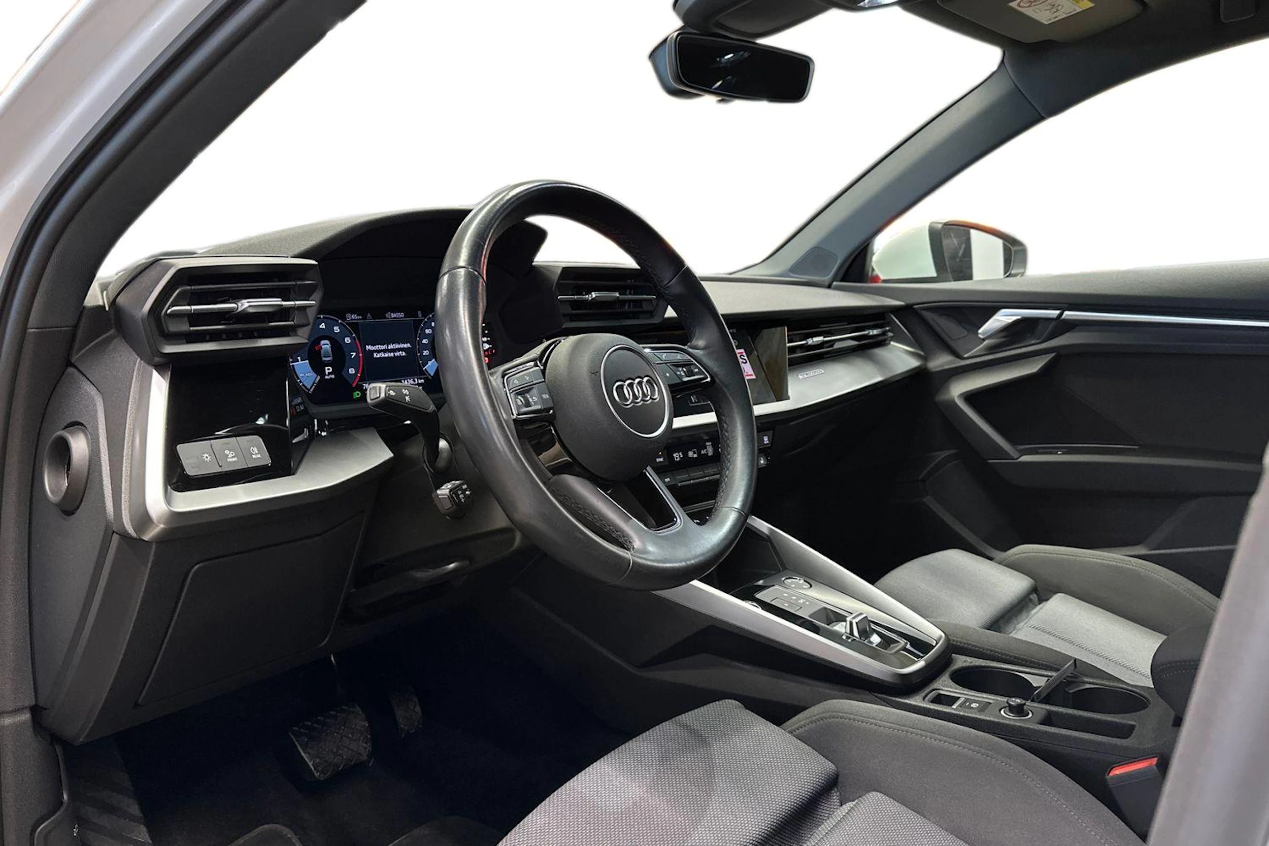 valkoinen Audi A3 2023 kuva 6.