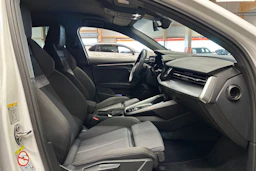 valkoinen Audi A3 2023 kuva 11.