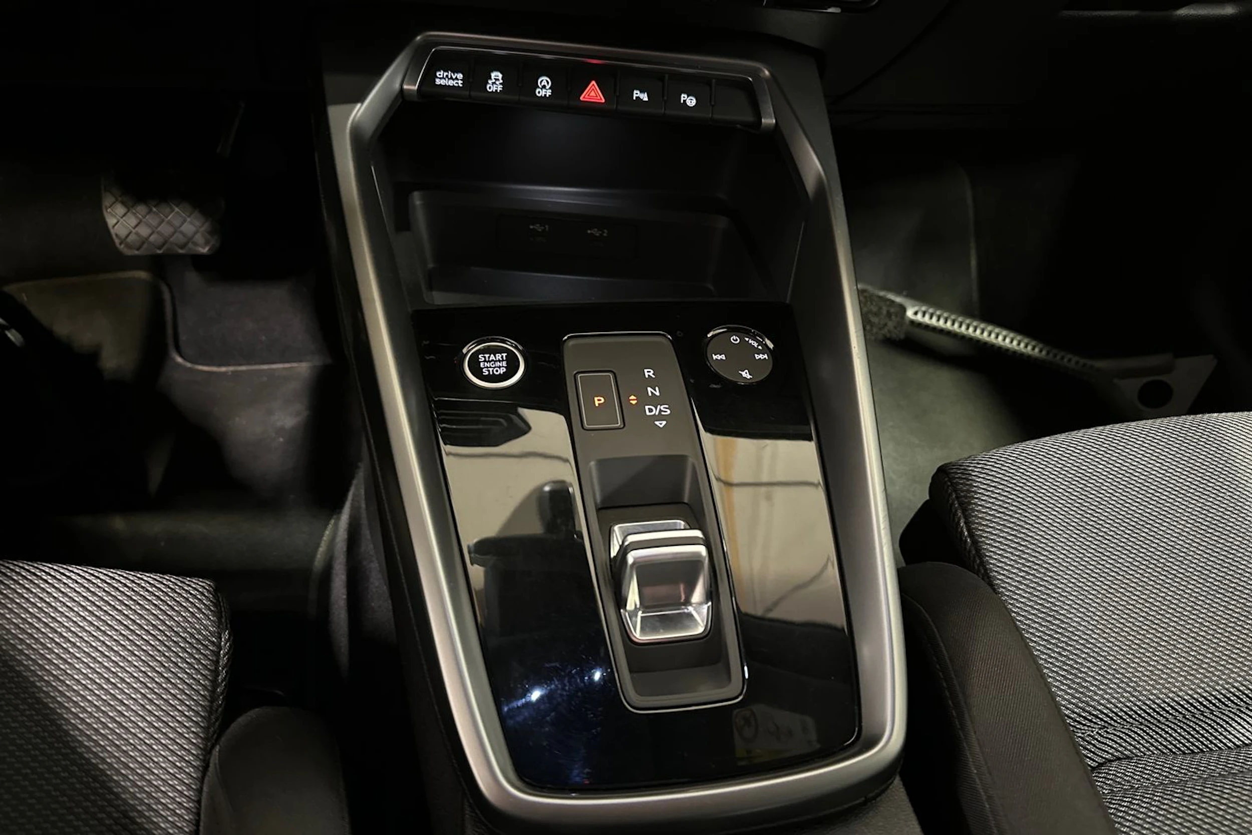 valkoinen Audi A3 2023 kuva 18.