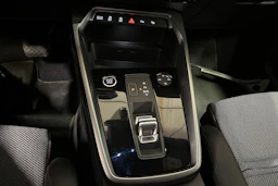 valkoinen Audi A3 2023 kuva 18.