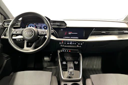 sininen Audi A3 2023 kuva 7.