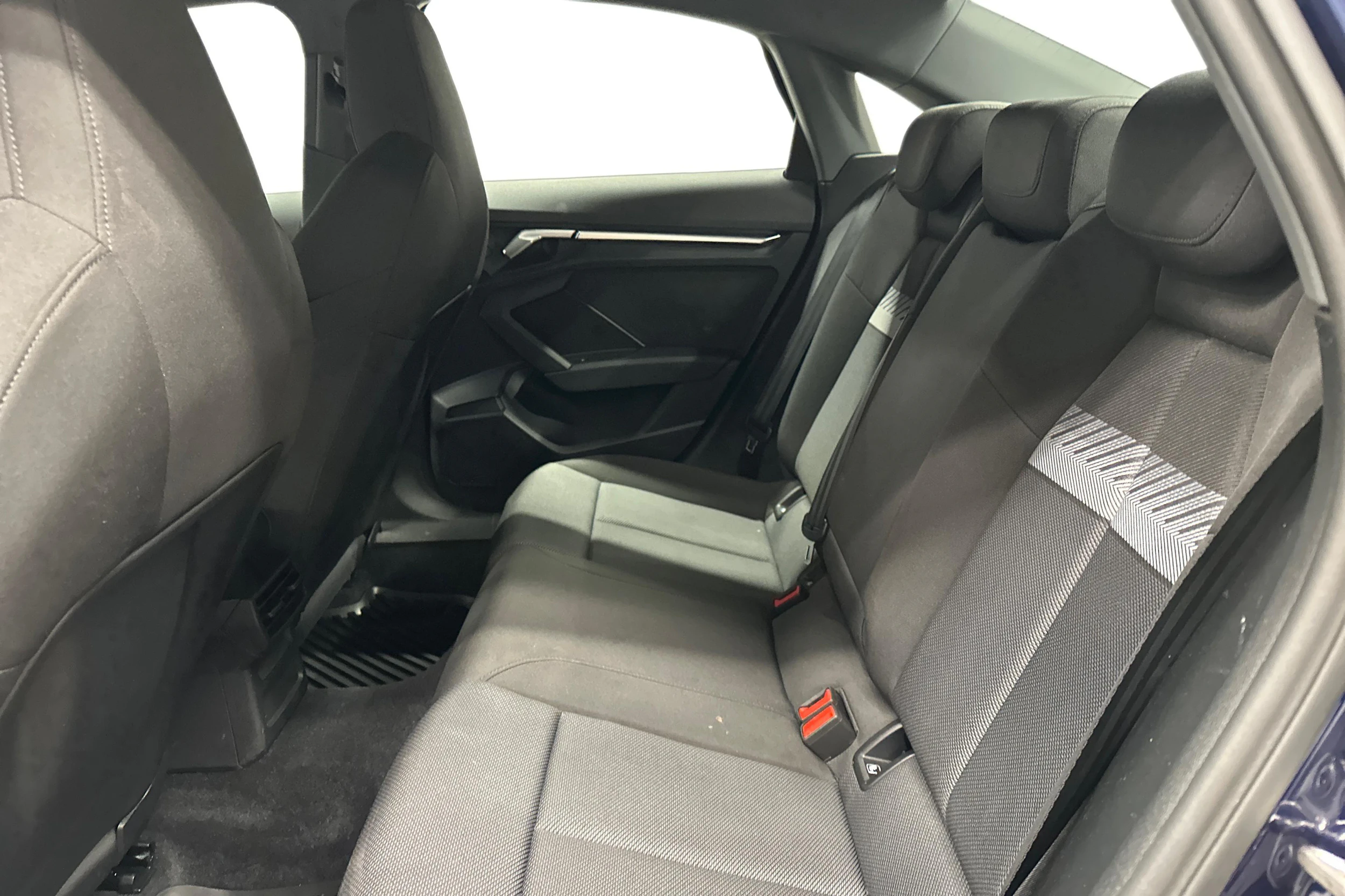 sininen Audi A3 2023 kuva 8.