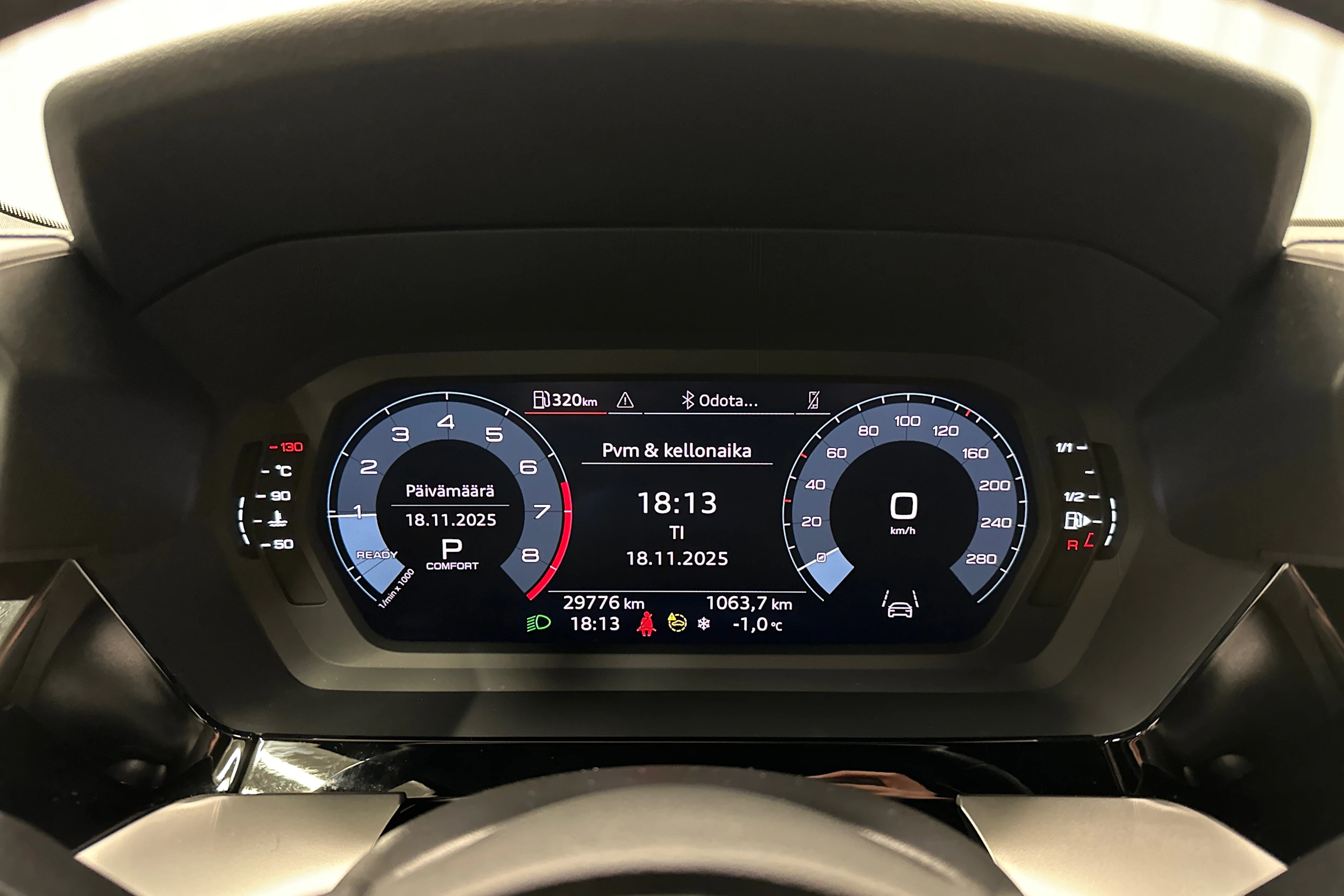 sininen Audi A3 2023 kuva 14.