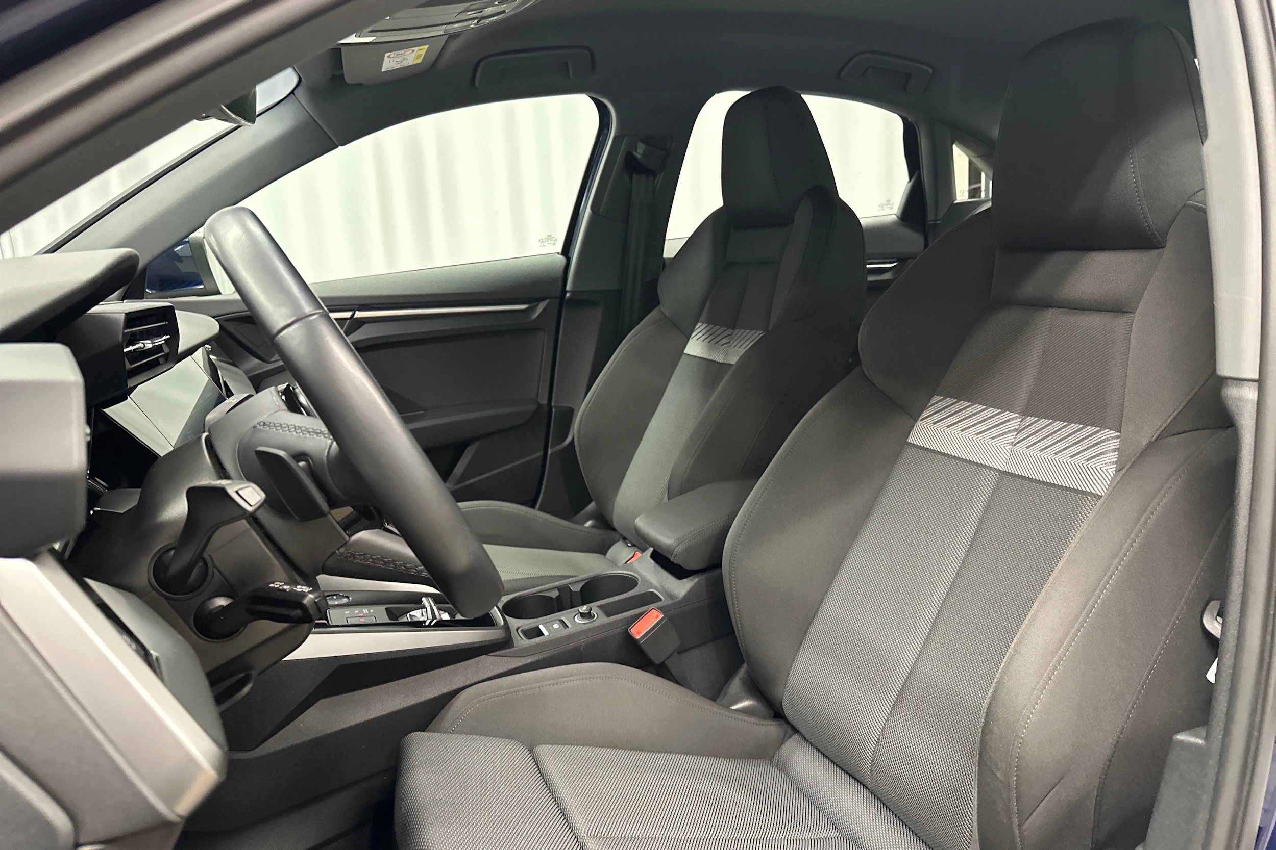 sininen Audi A3 2023 kuva 22.
