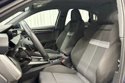 sininen Audi A3 2023 kuva 22.