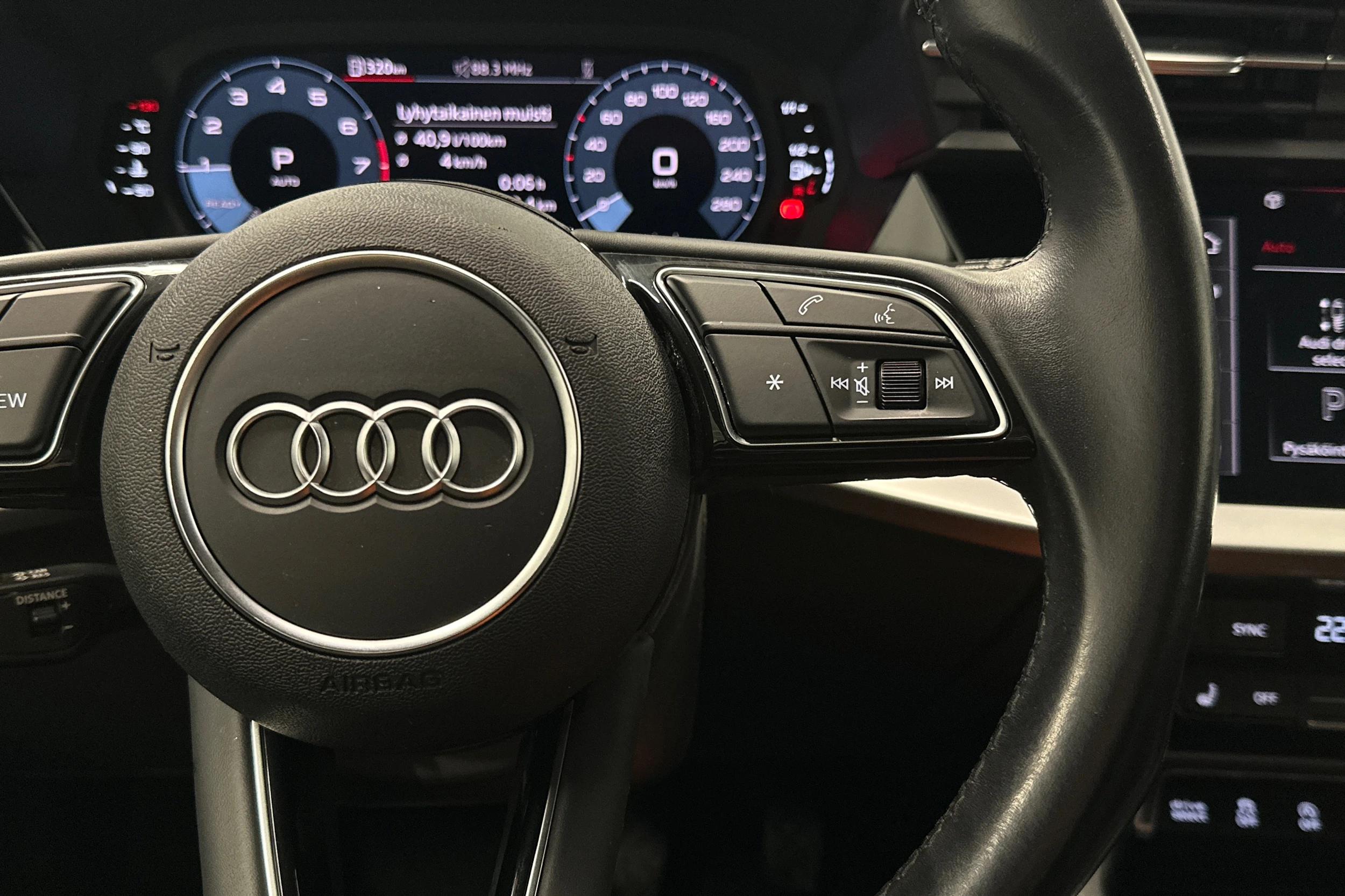 musta Audi A3 2023 kuva 12.