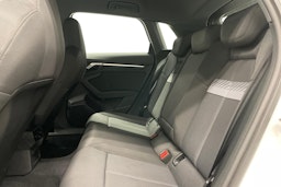 valkoinen Audi A3 2023 kuva 8.