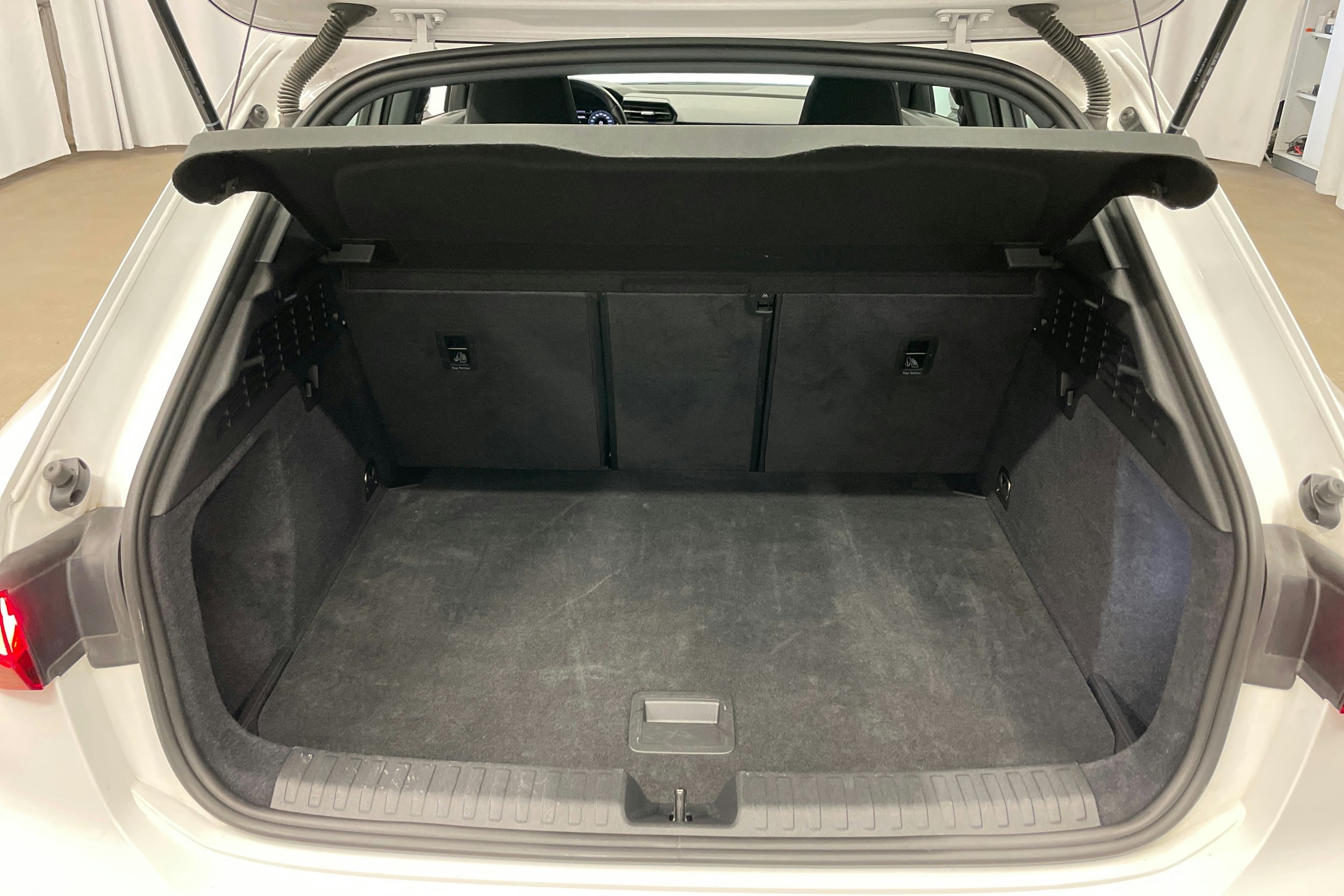 valkoinen Audi A3 2023 kuva 23.