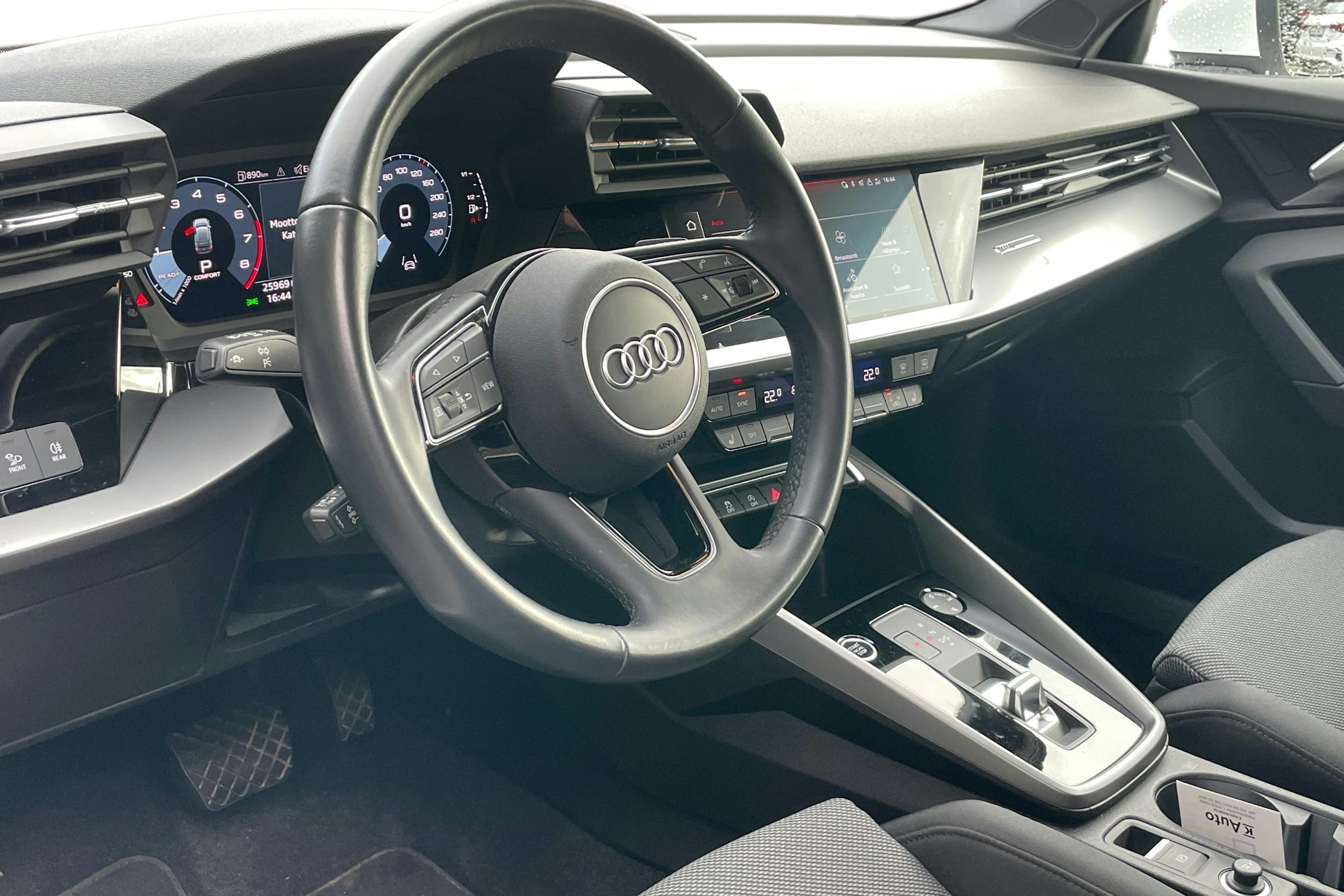 valkoinen Audi A3 2023 kuva 3.