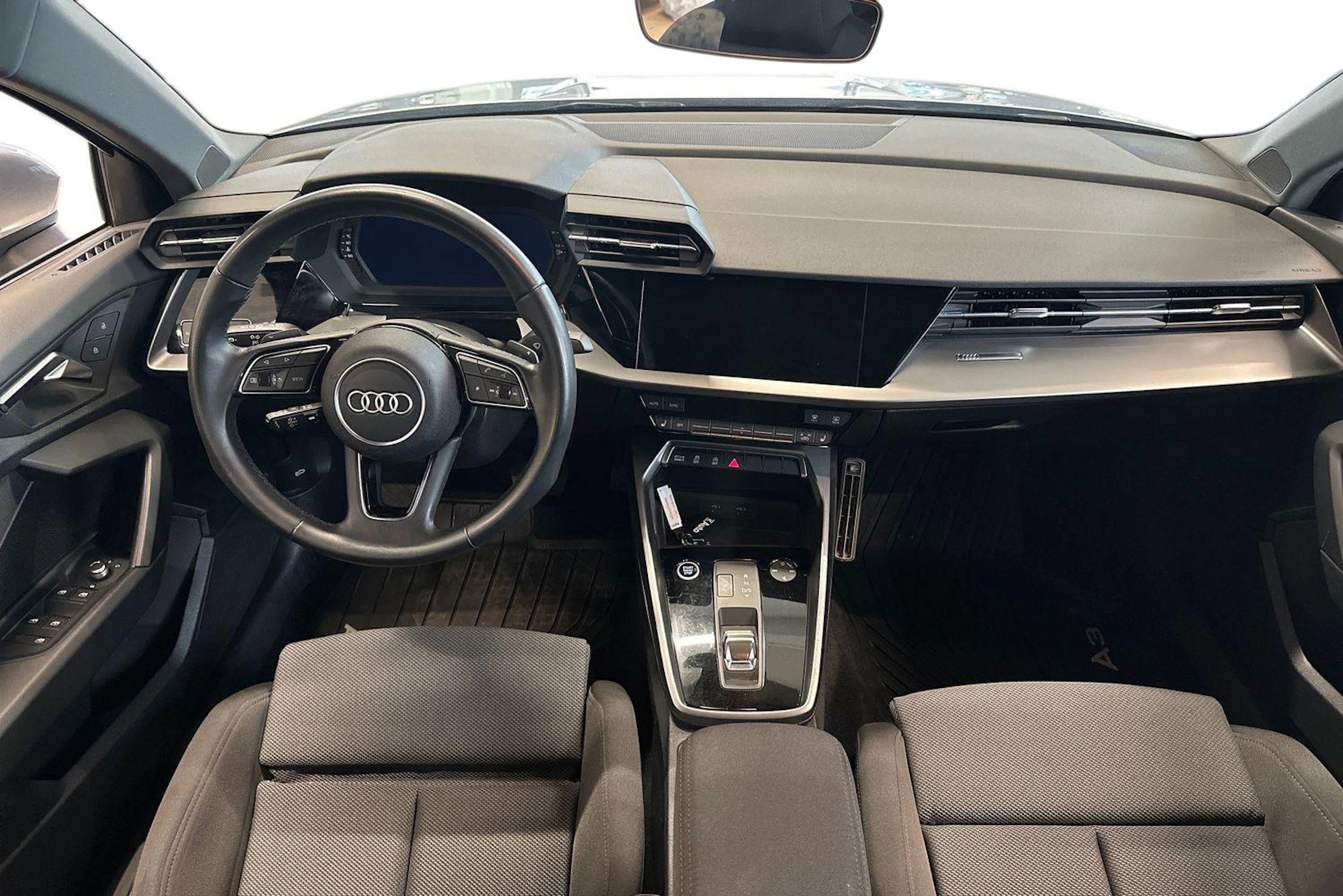 harmaa Audi A3 2023 kuva 7.