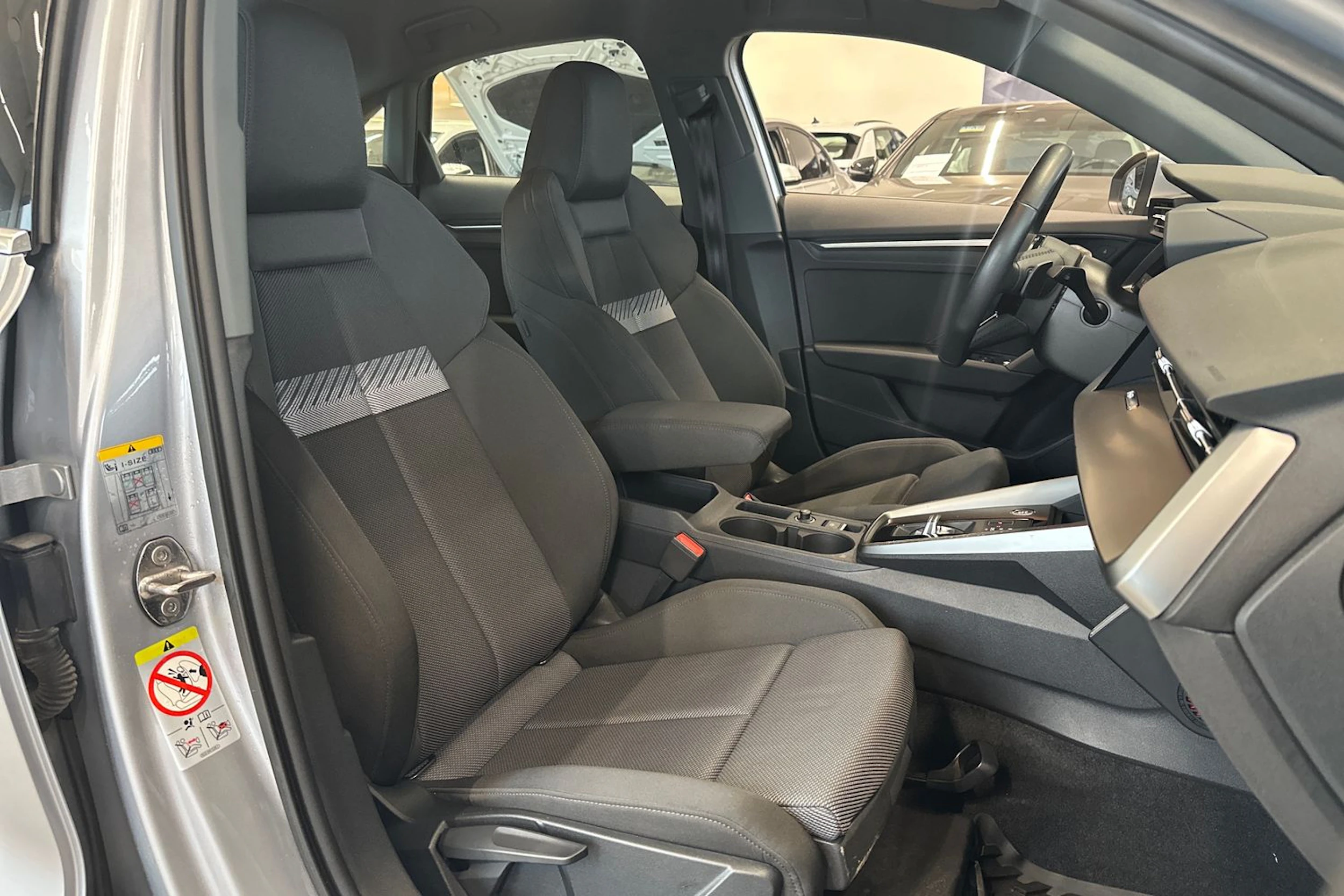 harmaa Audi A3 2023 kuva 13.