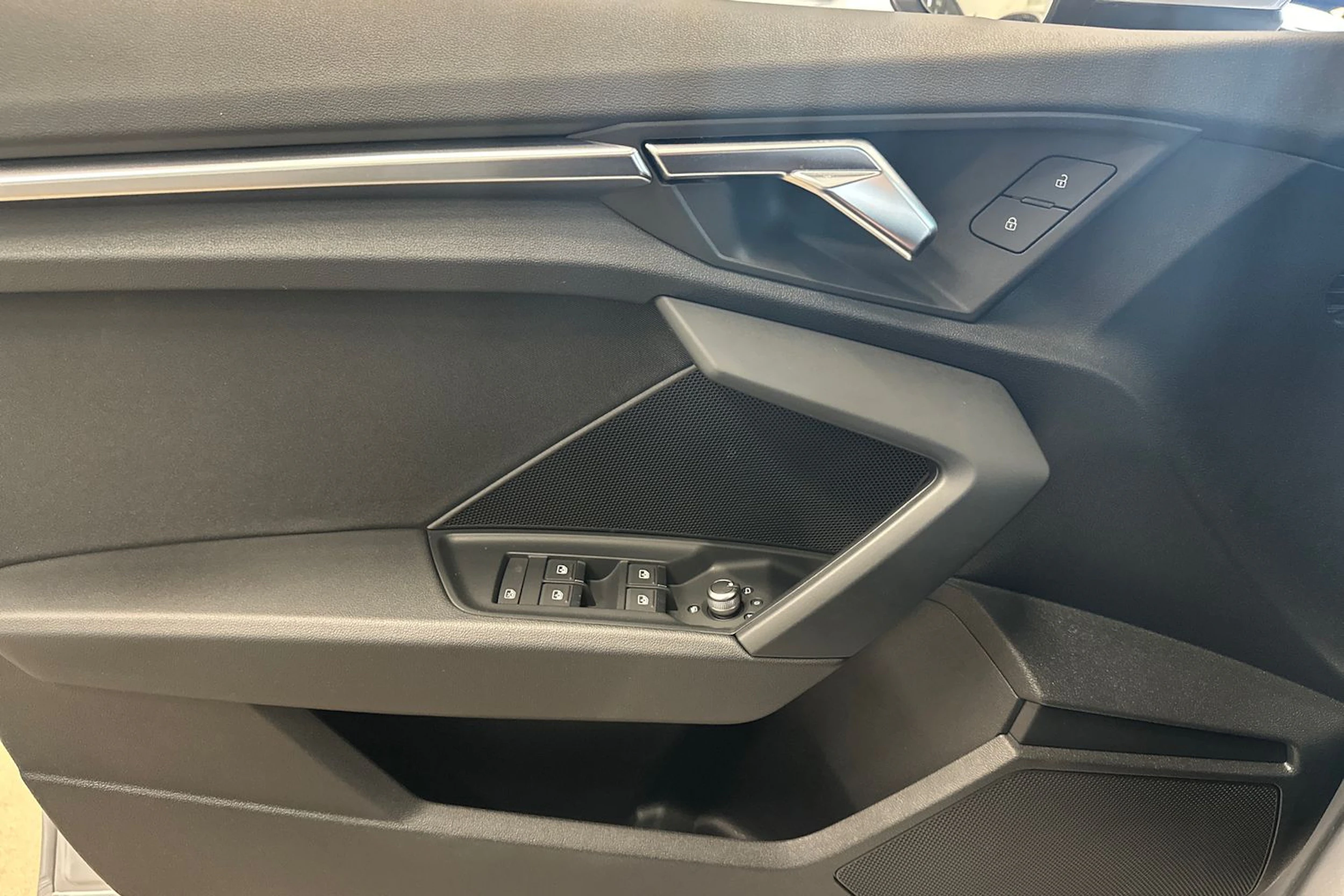 harmaa Audi A3 2023 kuva 15.