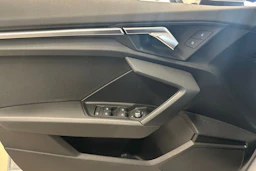 harmaa Audi A3 2023 kuva 15.