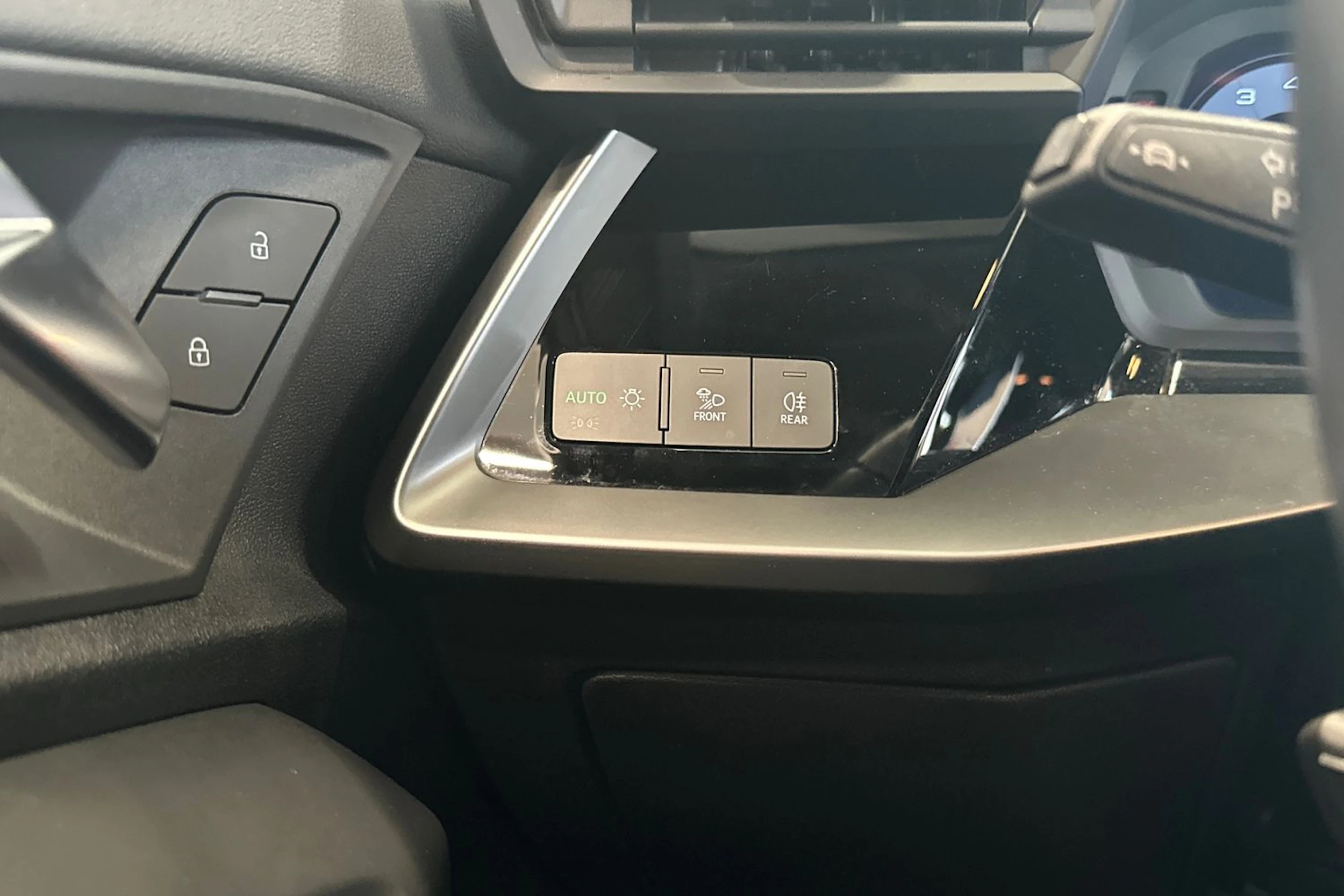 harmaa Audi A3 2023 kuva 16.