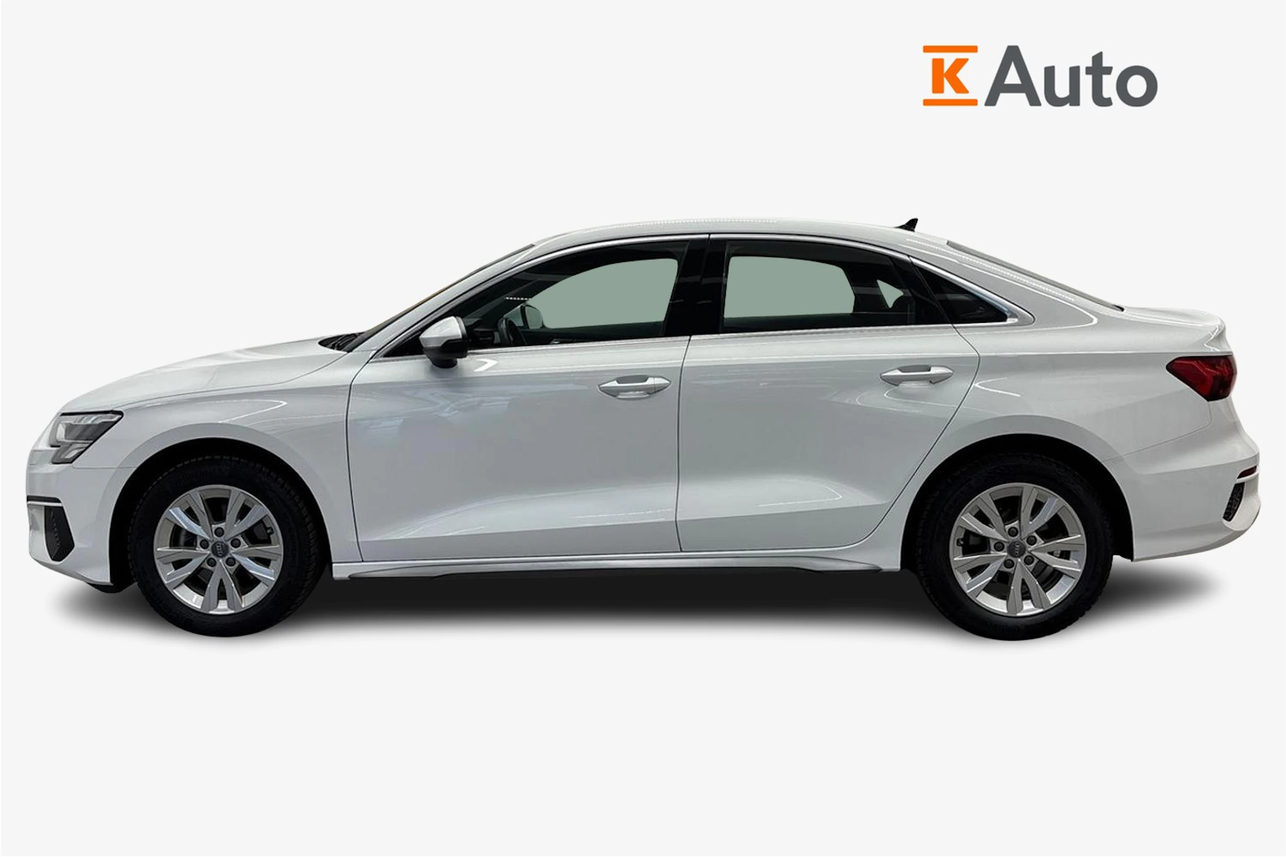 valkoinen Audi A3 2023 kuva 5.