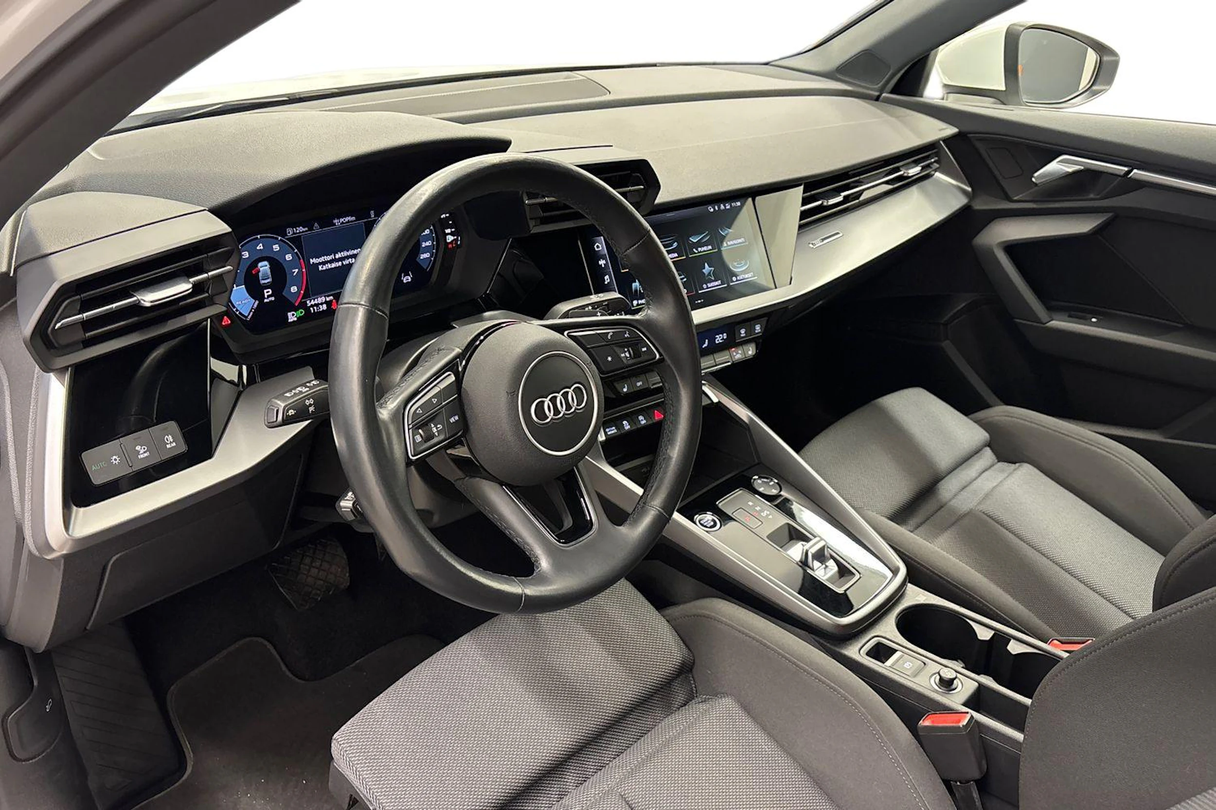 valkoinen Audi A3 2023 kuva 6.