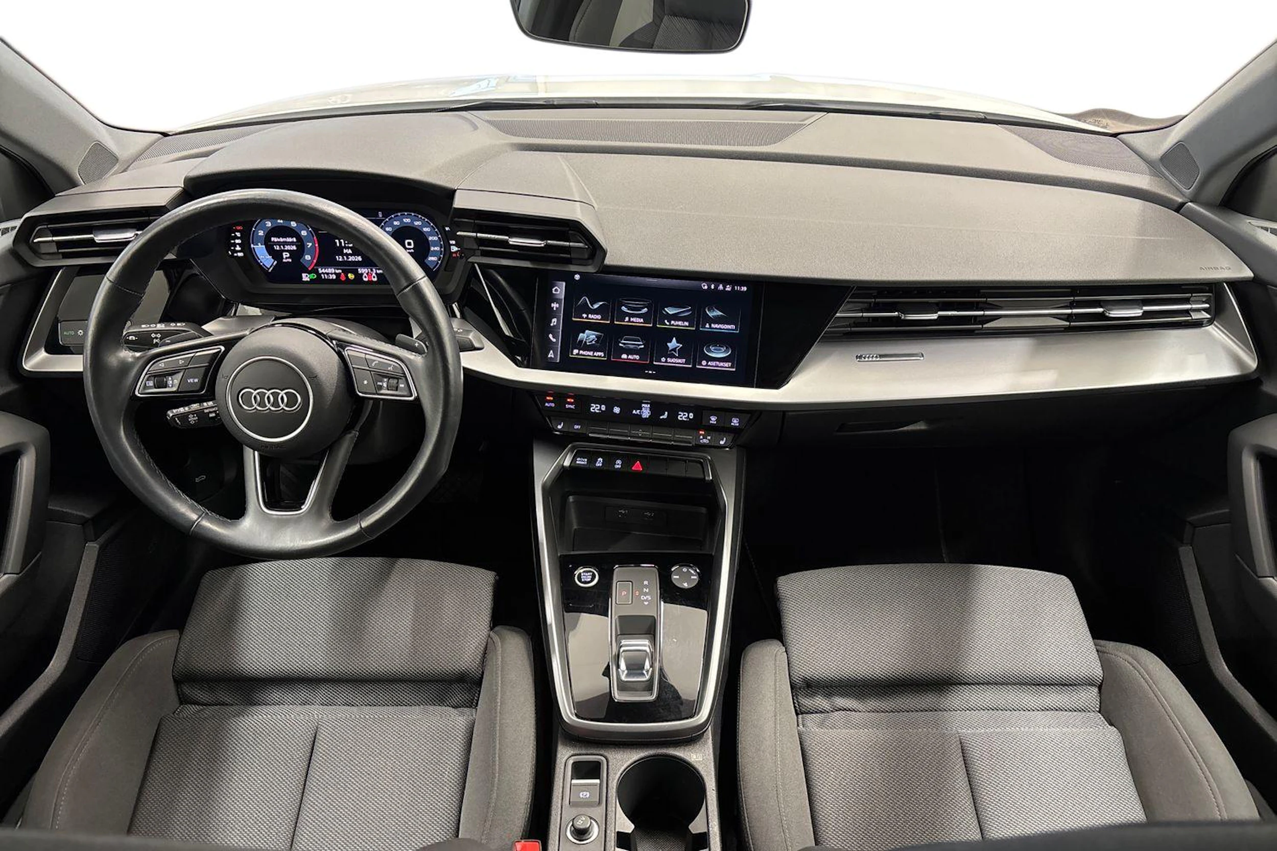 valkoinen Audi A3 2023 kuva 7.