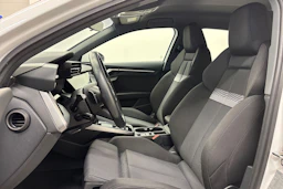 valkoinen Audi A3 2023 kuva 11.
