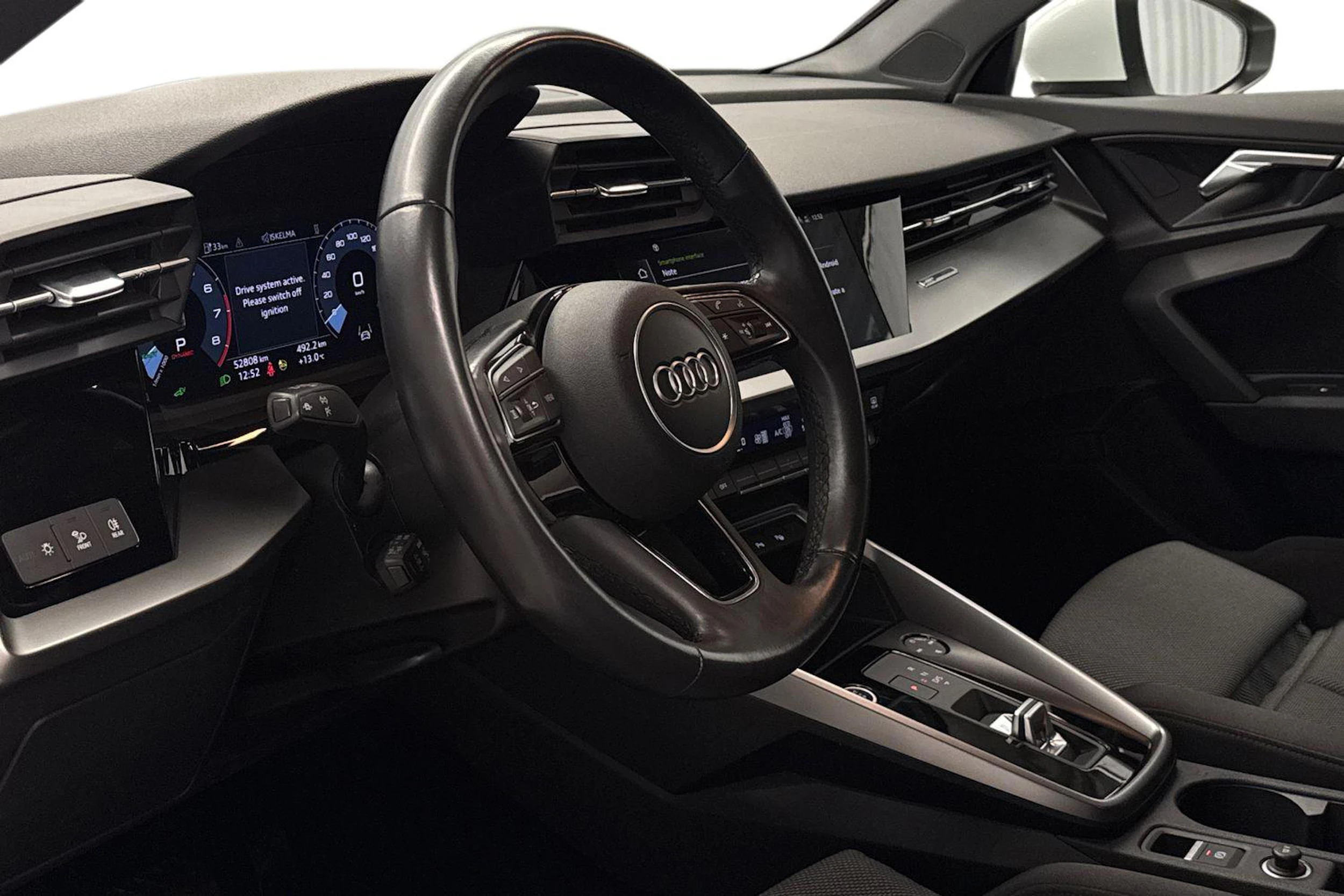 valkoinen Audi A3 2023 kuva 6.