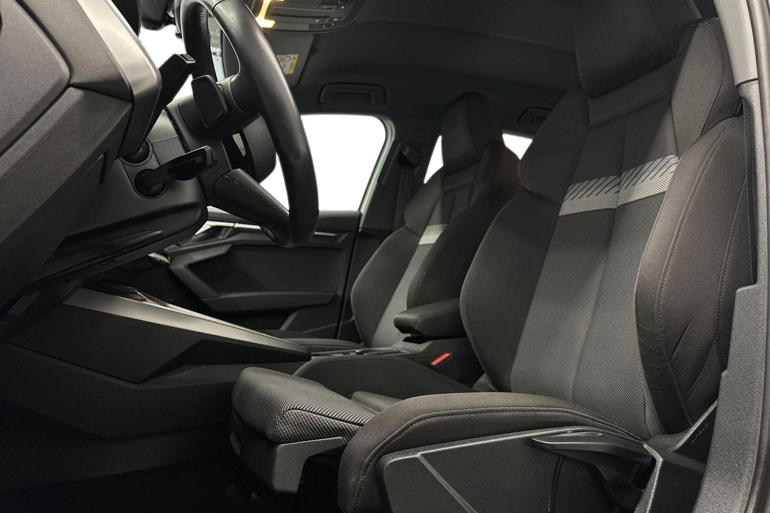 valkoinen Audi A3 2023 kuva 8.