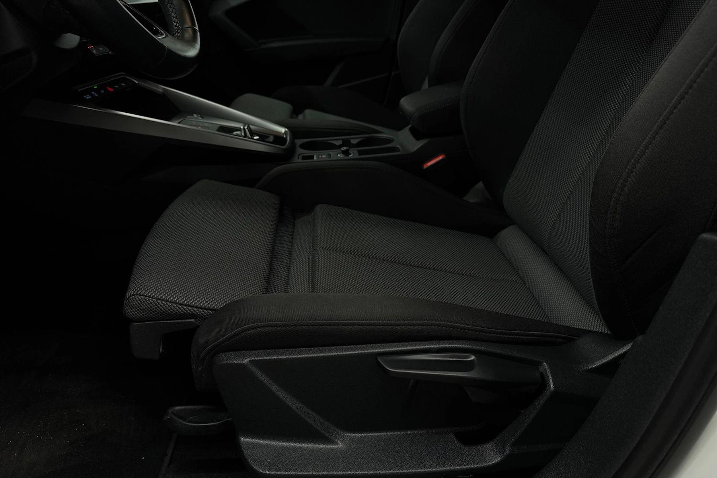 valkoinen Audi A3 2023 kuva 9.