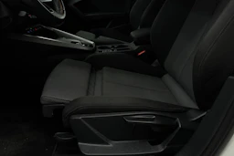 valkoinen Audi A3 2023 kuva 9.