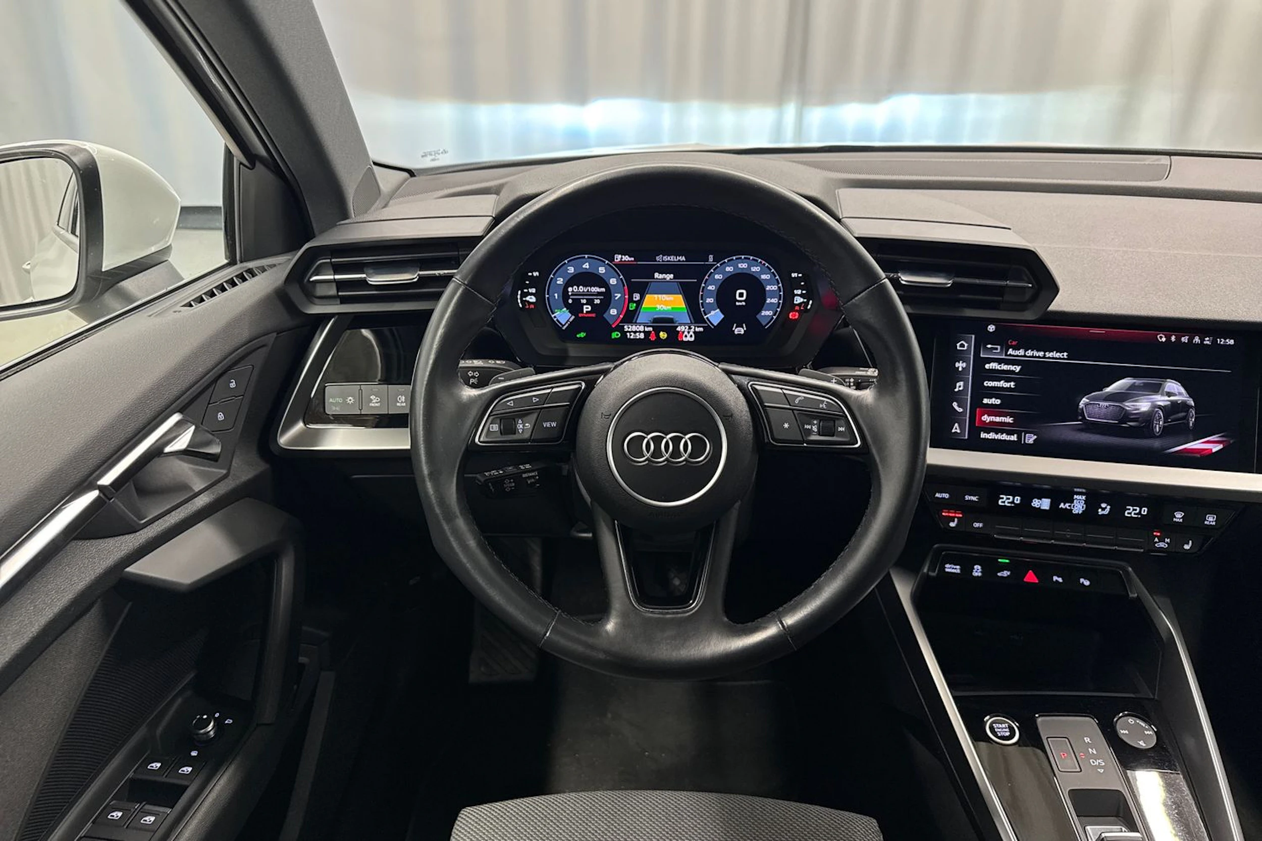 valkoinen Audi A3 2023 kuva 10.