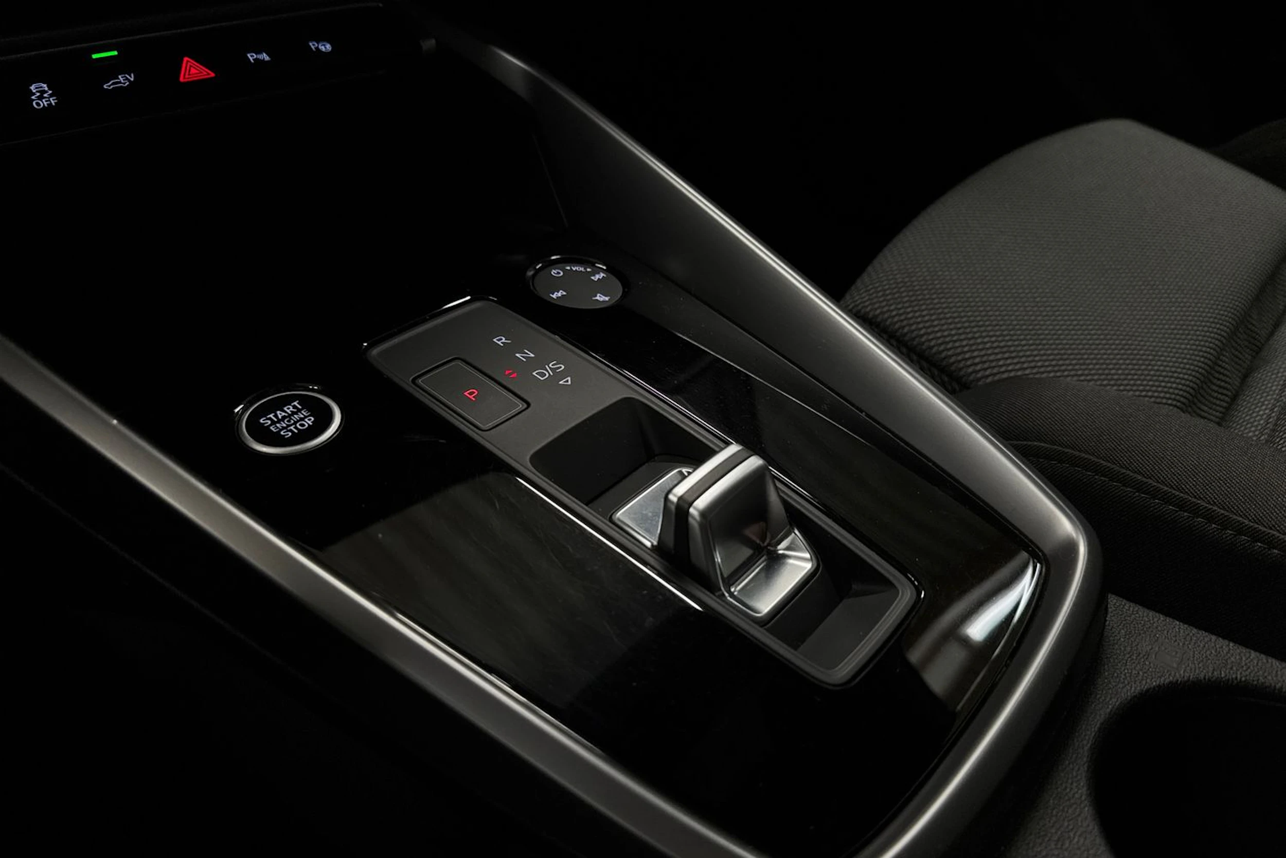 valkoinen Audi A3 2023 kuva 12.