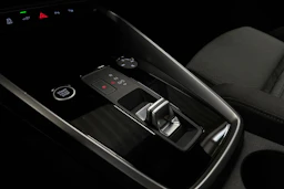 valkoinen Audi A3 2023 kuva 12.