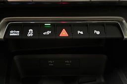 valkoinen Audi A3 2023 kuva 13.