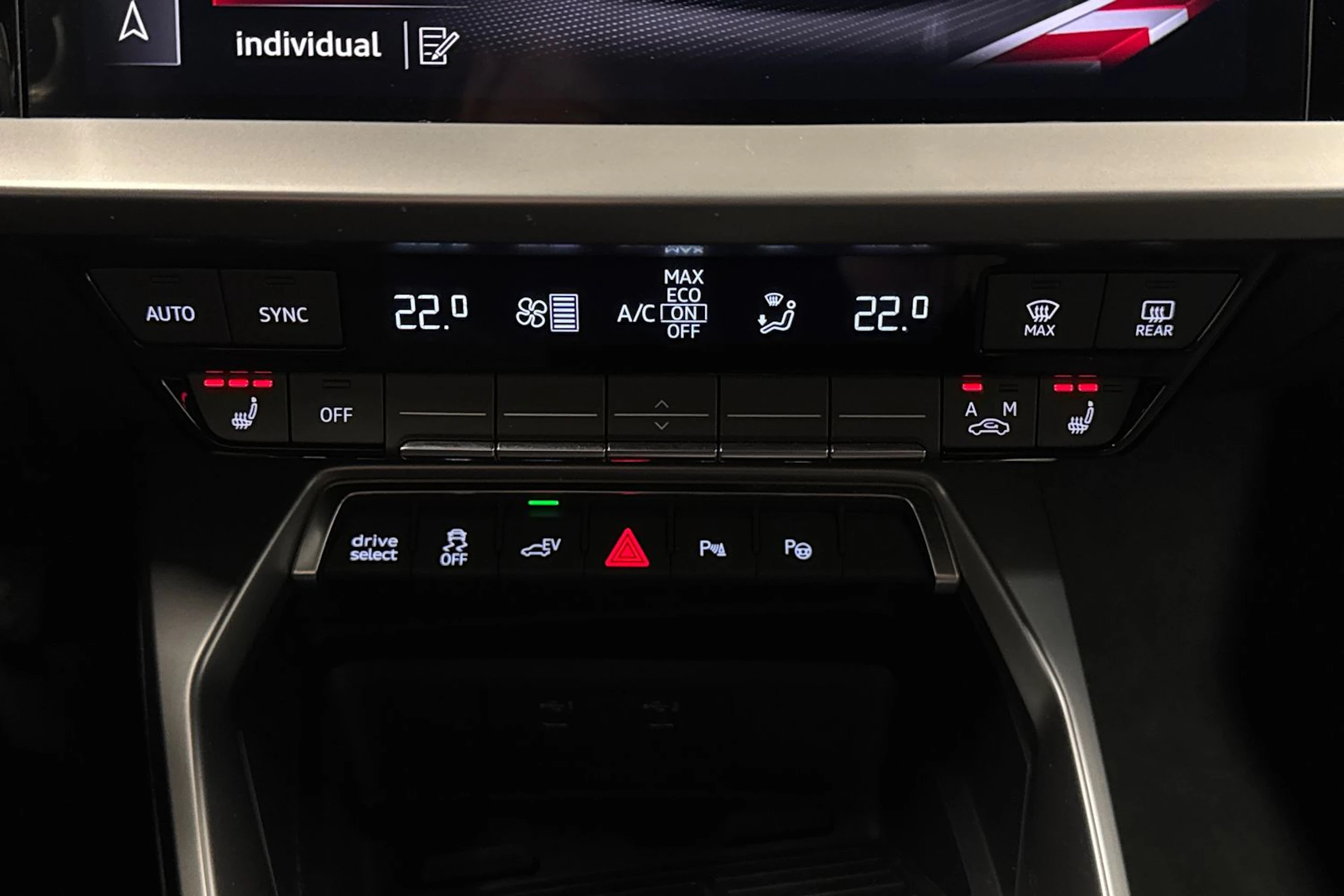 valkoinen Audi A3 2023 kuva 14.