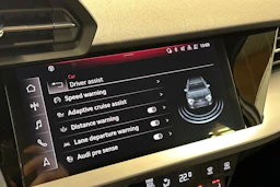 valkoinen Audi A3 2023 kuva 16.