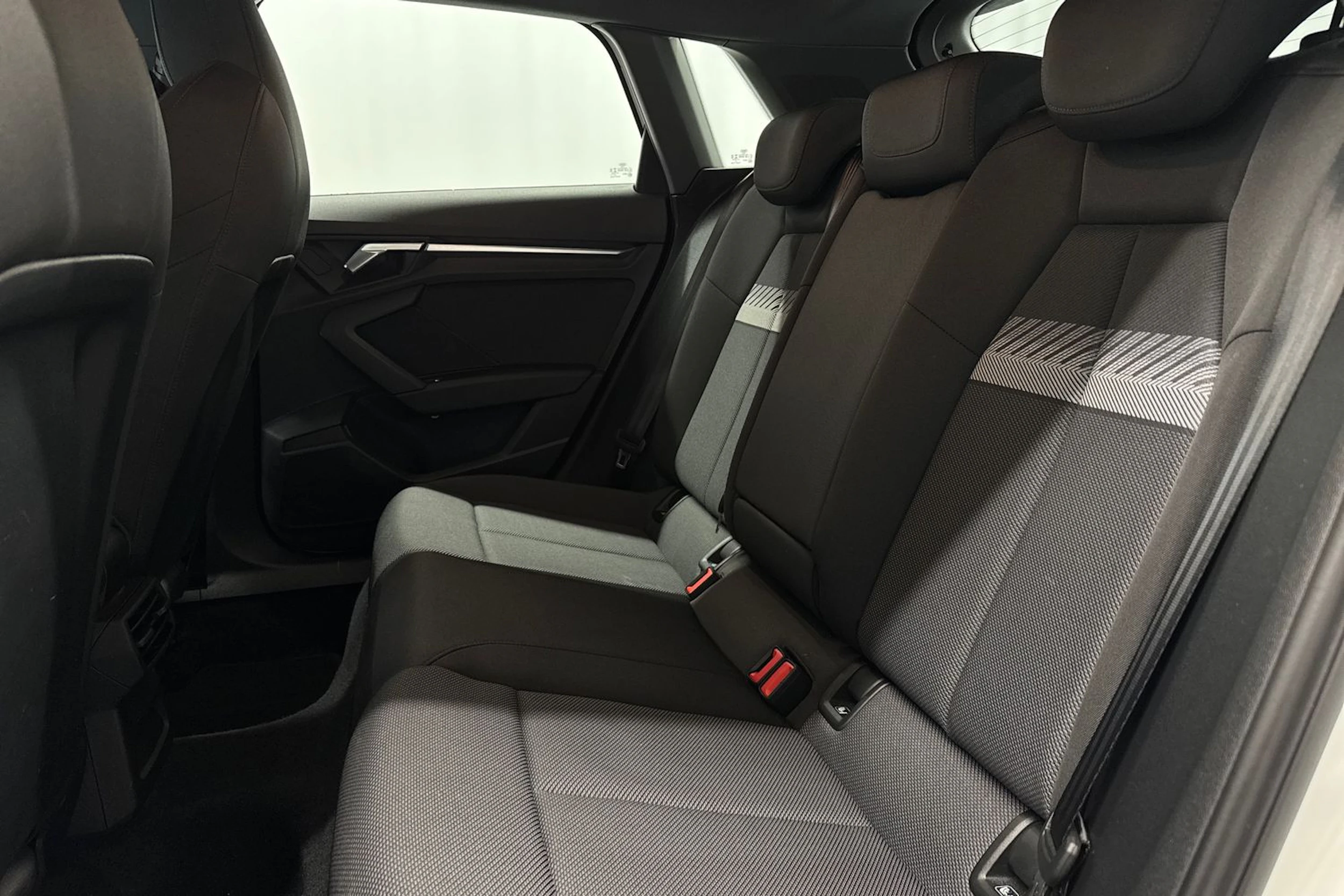 valkoinen Audi A3 2023 kuva 22.