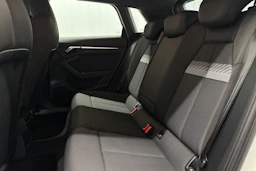 valkoinen Audi A3 2023 kuva 22.