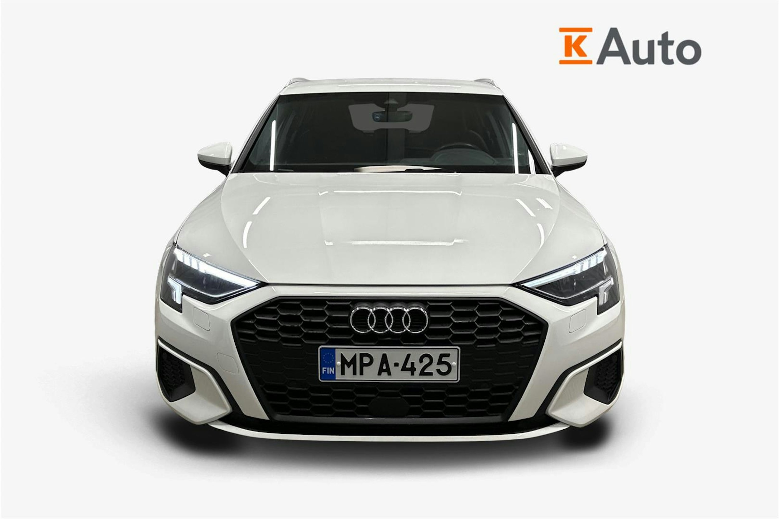 valkoinen Audi A3 2023 kuva 4.
