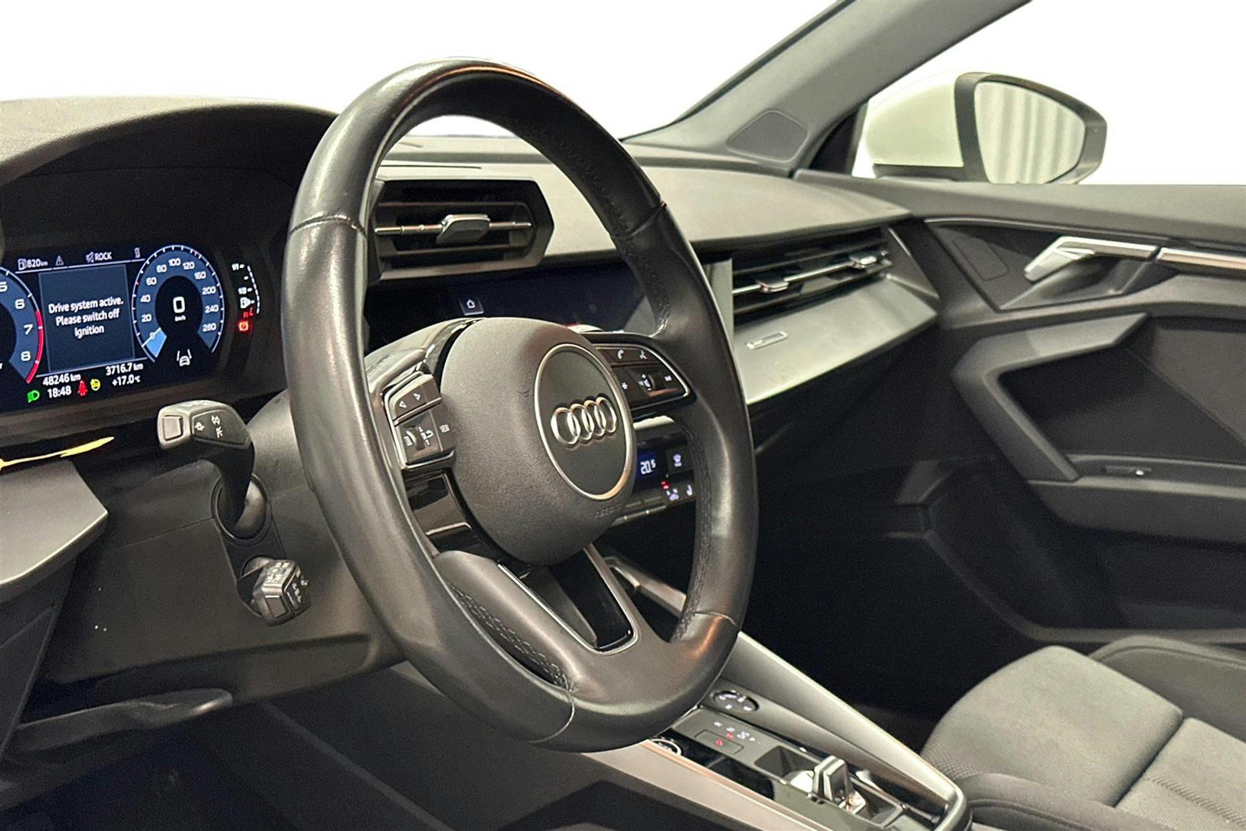 valkoinen Audi A3 2023 kuva 8.