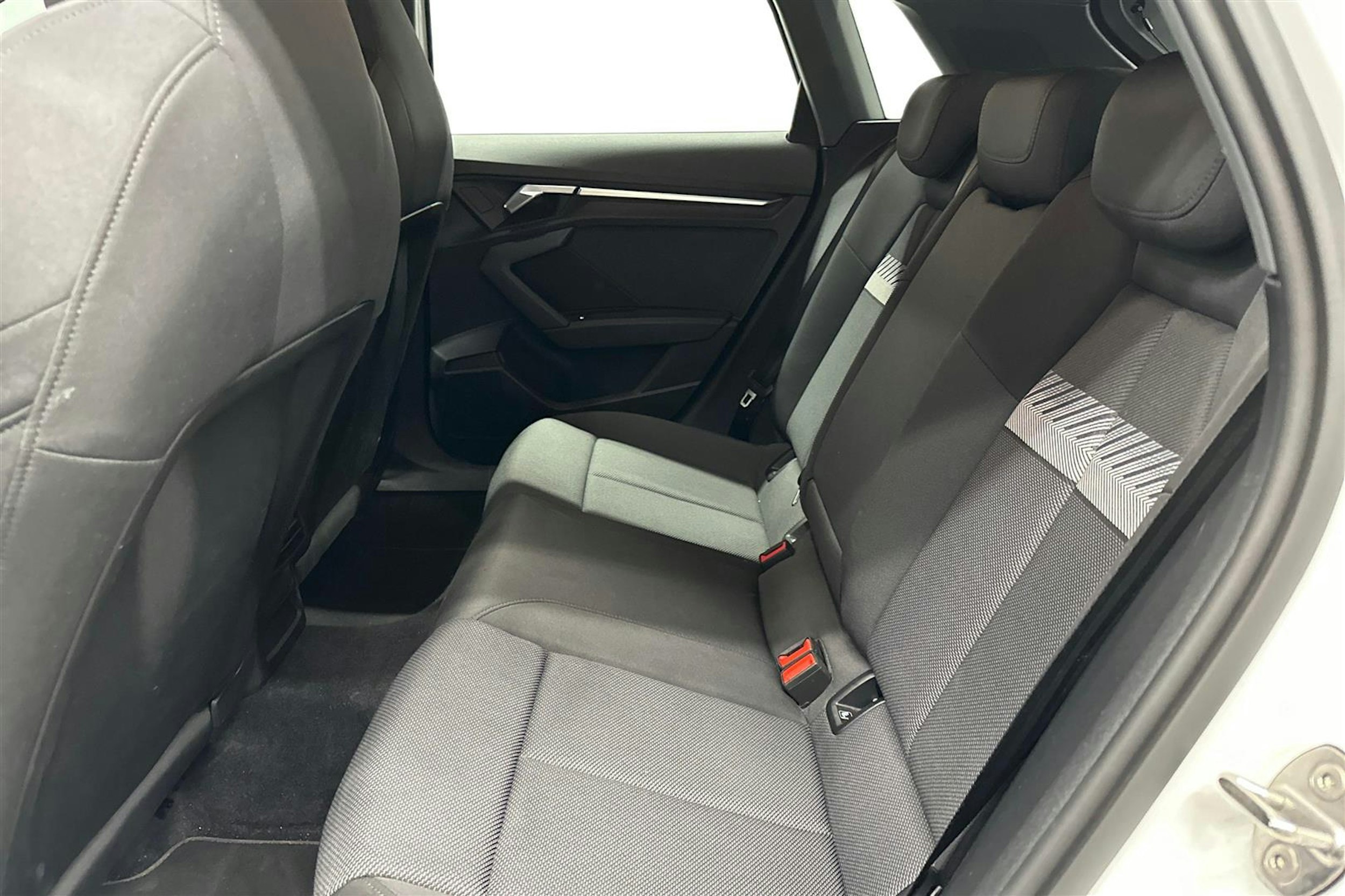 valkoinen Audi A3 2023 kuva 20.