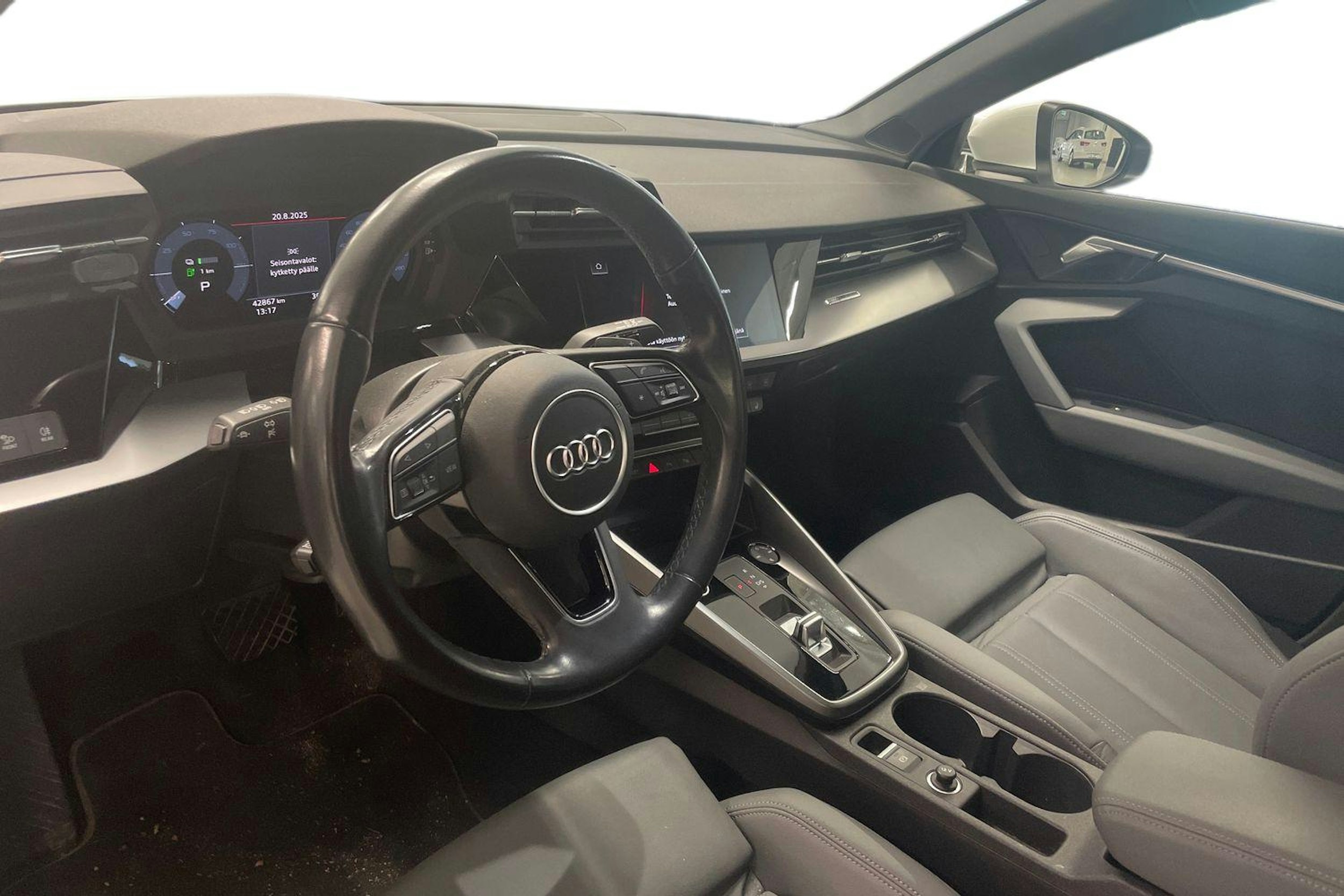 valkoinen Audi A3 2023 kuva 3.