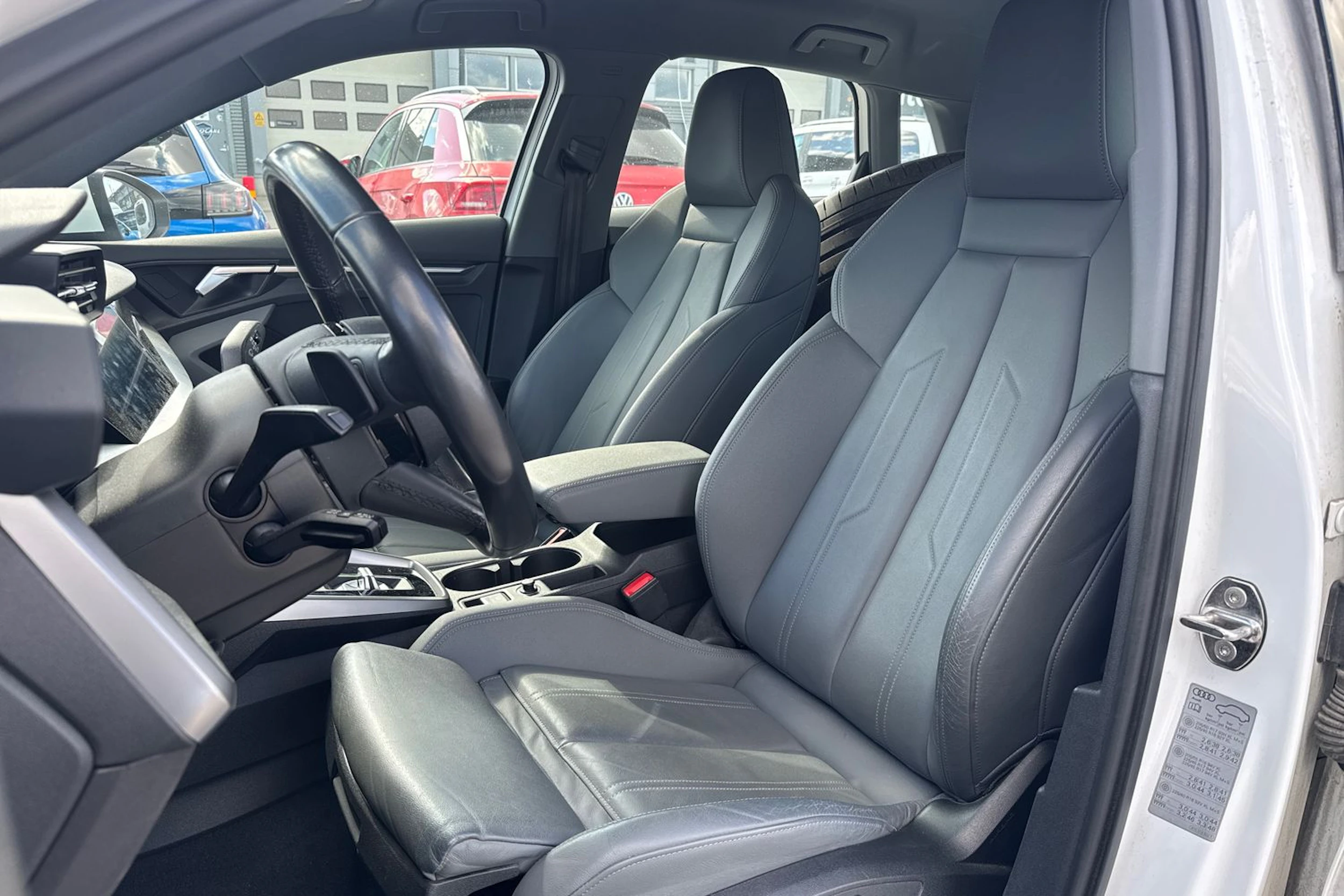 valkoinen Audi A3 2023 kuva 6.