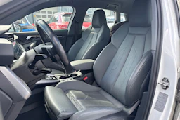 valkoinen Audi A3 2023 kuva 6.