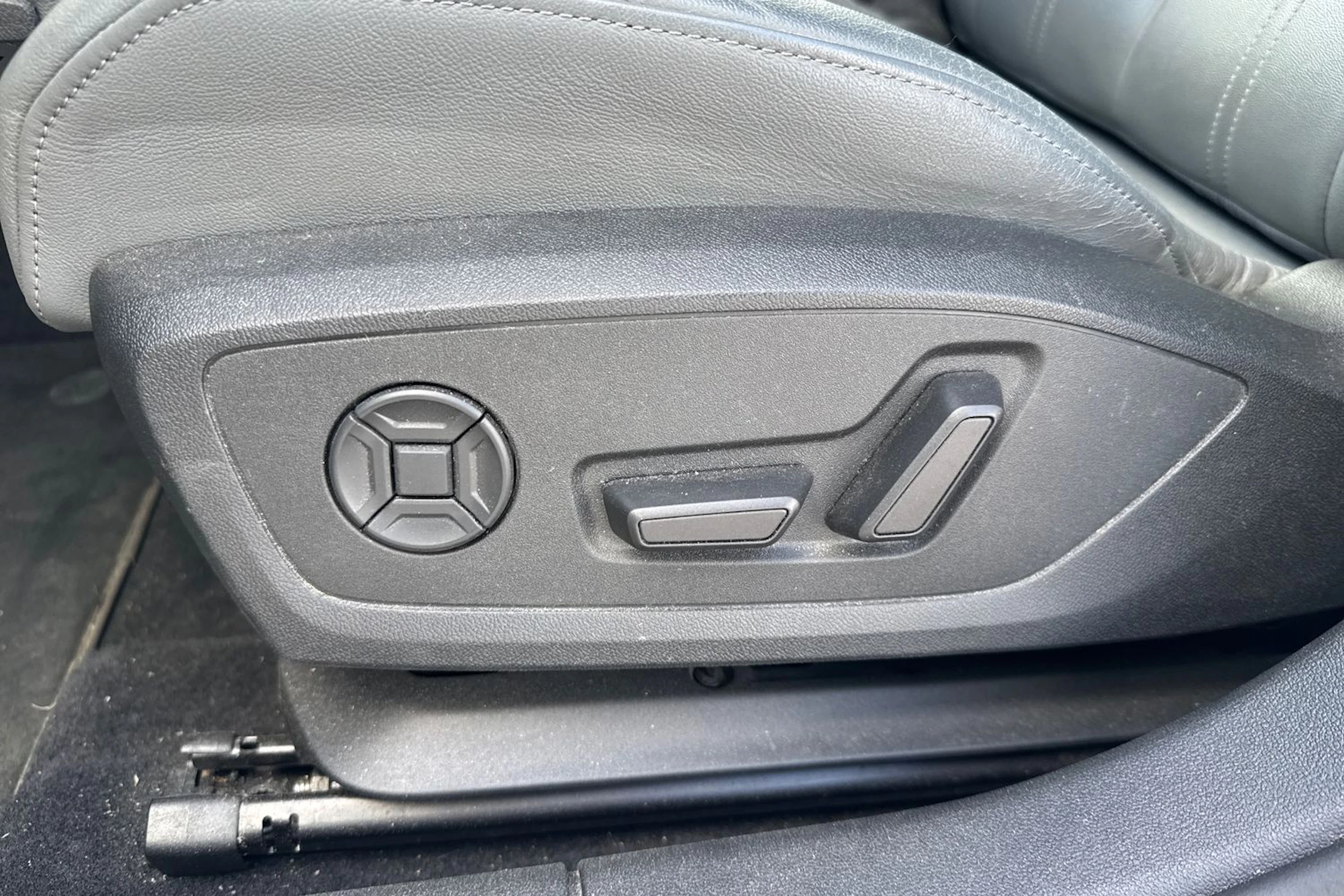 valkoinen Audi A3 2023 kuva 7.